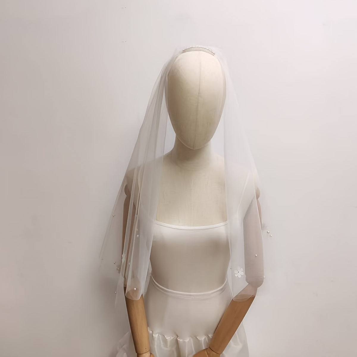 JOANSHRINE Double Layer Bridal Veil Vintage Floral Embellishment
