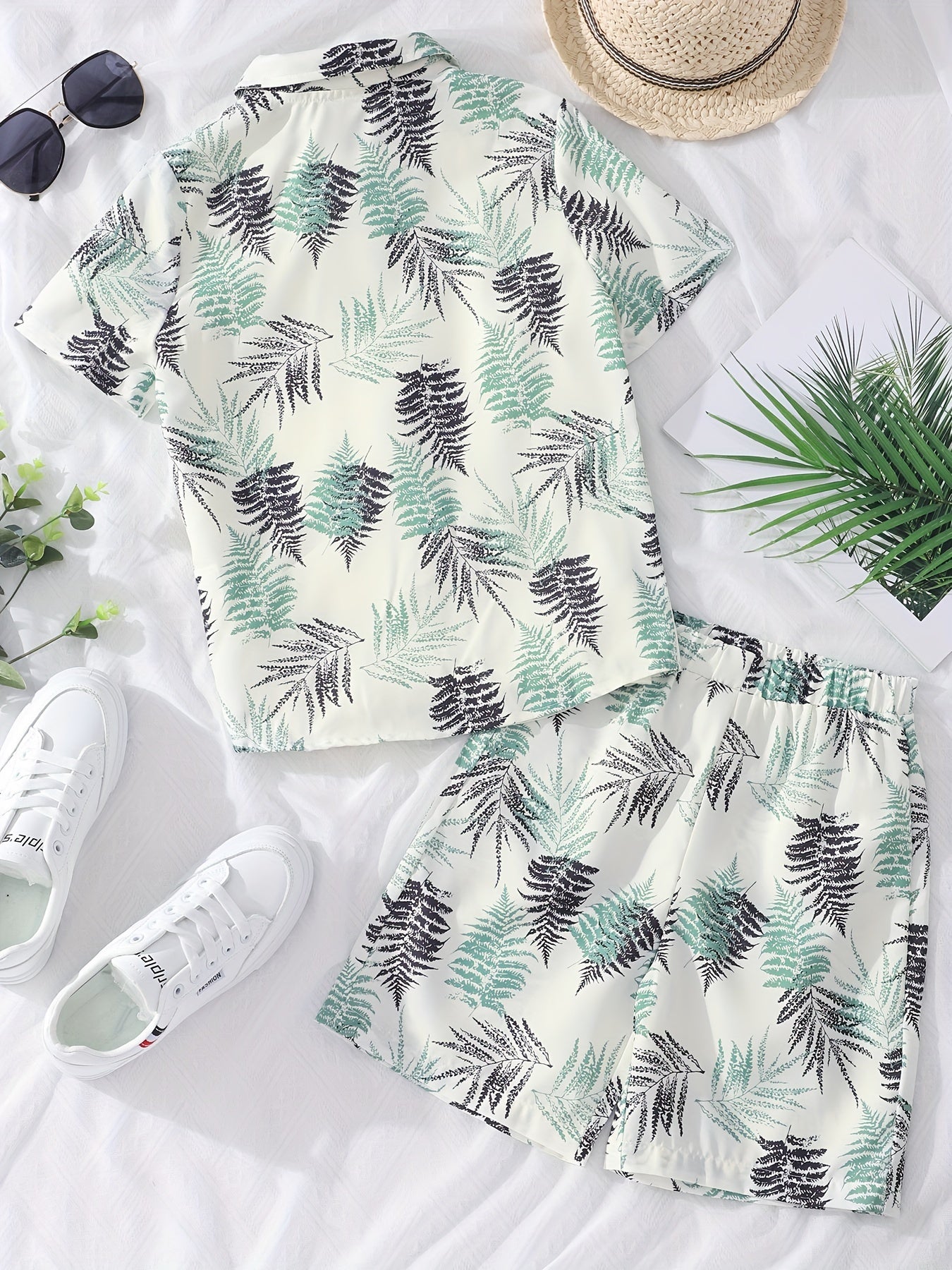 2pcs Hawaii Boys Leaf Graphic Print Short Sleeve T shirt&Shorts Set