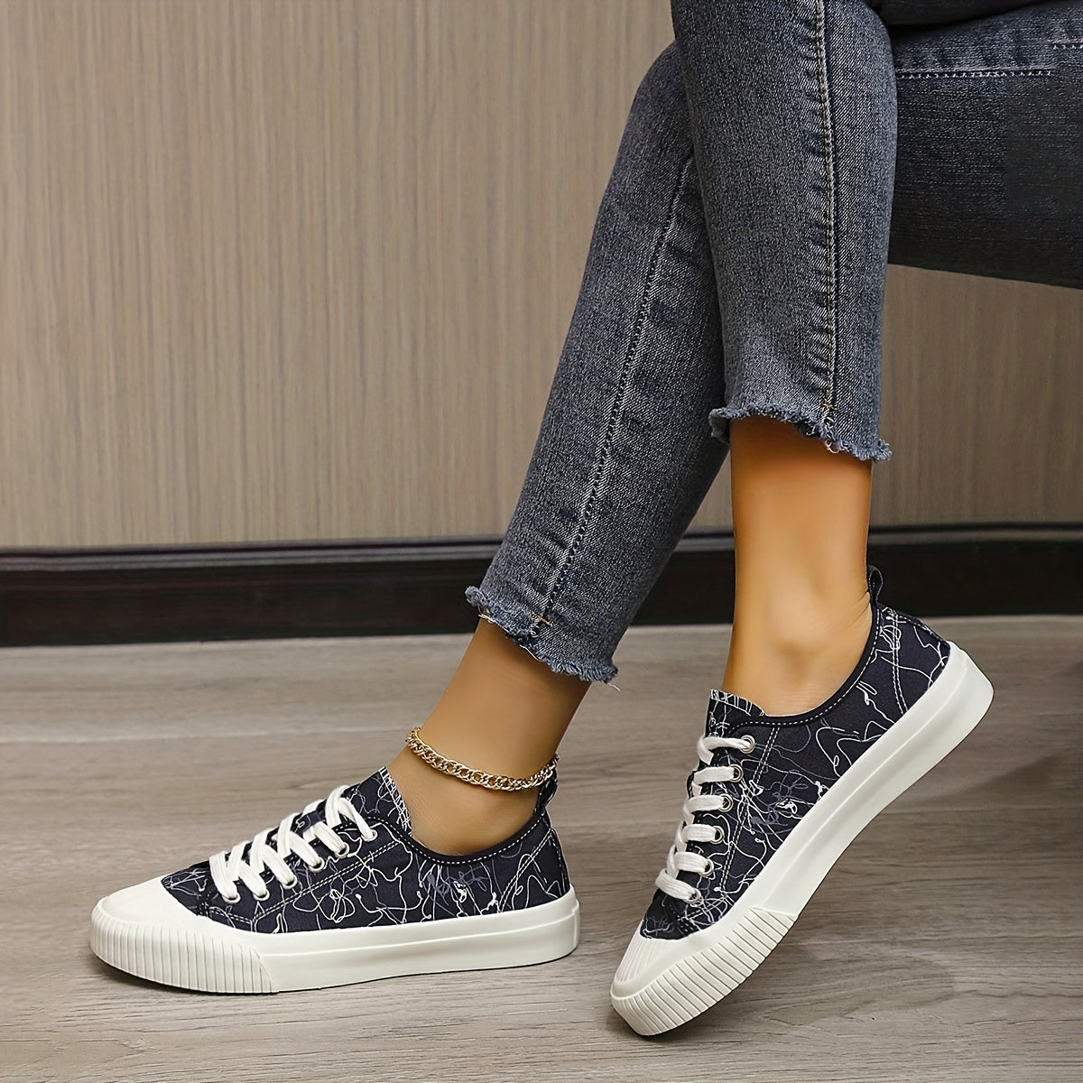 Women's Graffiti Printed Sneakers Low Round Toe Non Slip Biscuit Bottom Shoes