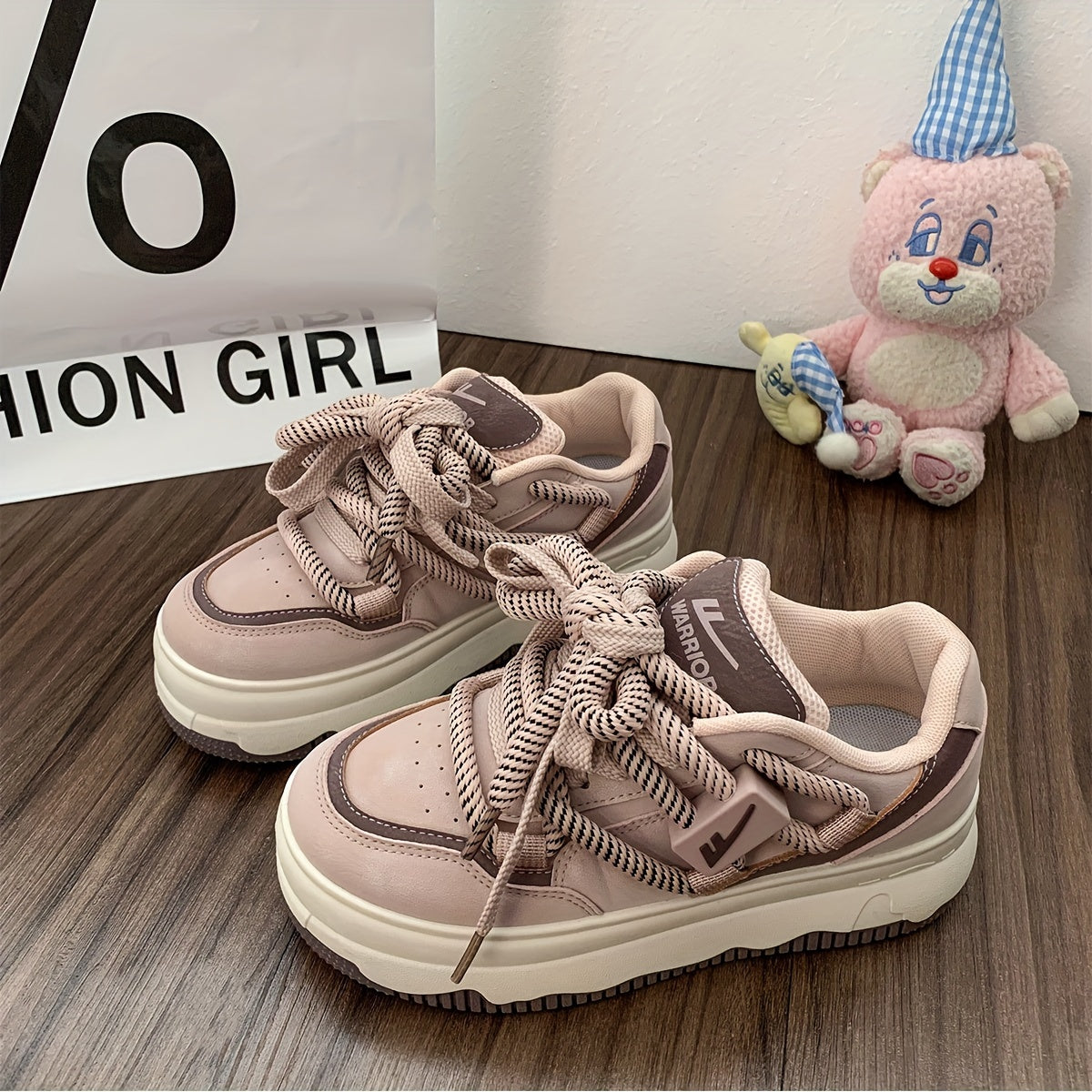 Women's Retro Lace up Skate Shoes Lightweight Platform Sneakers