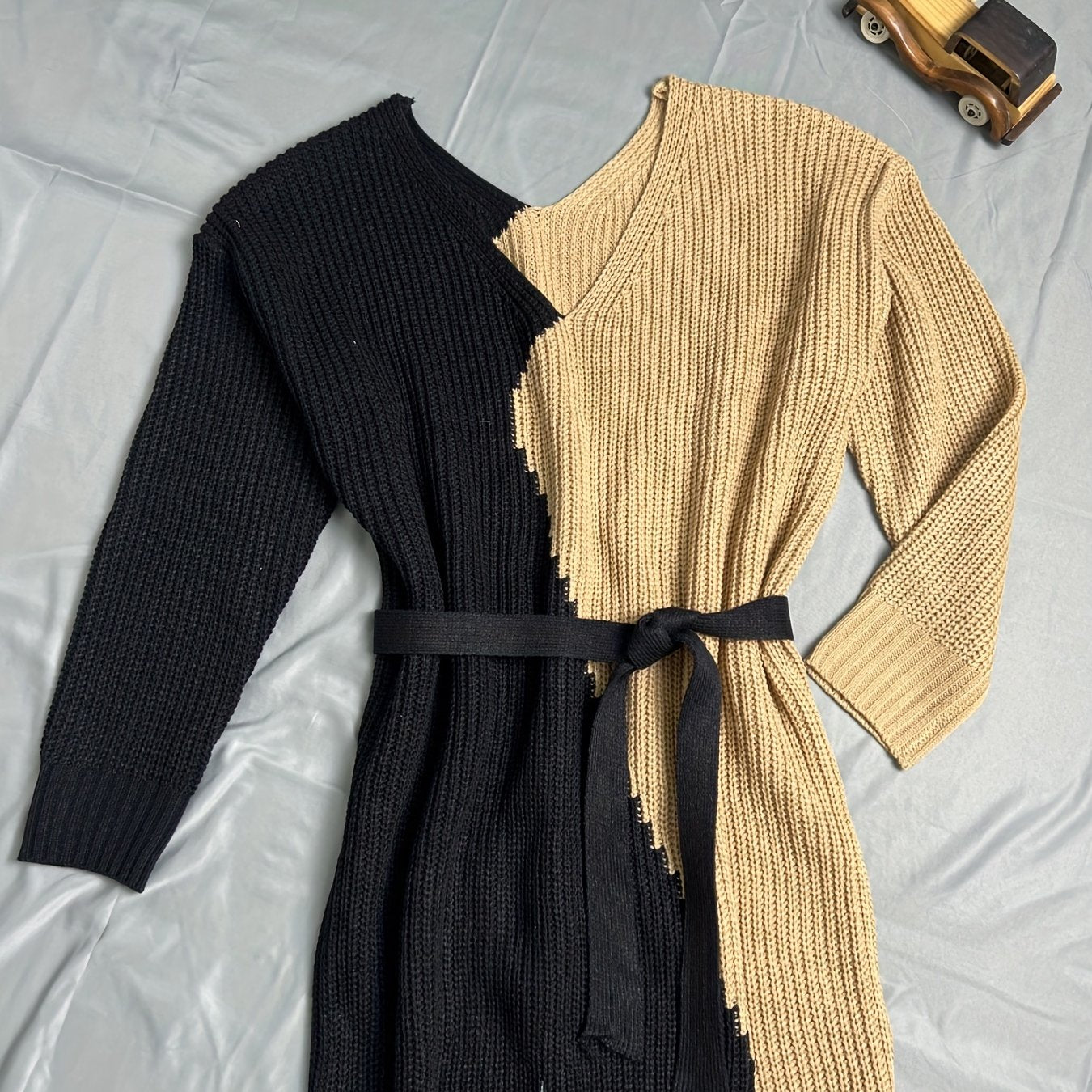 Colorblock Long Sleeve V Neck Sweater Dress With Belt