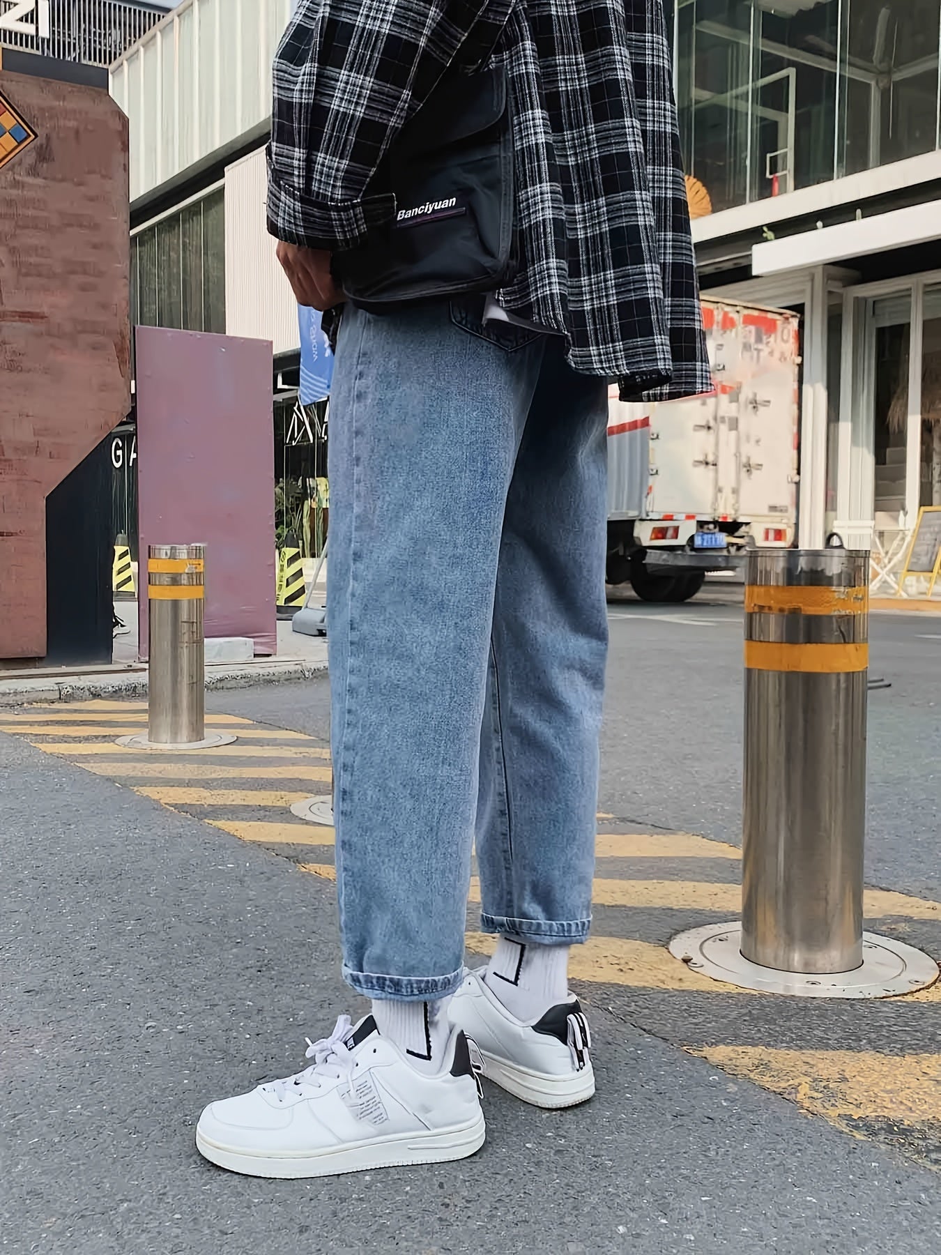 Men's Street Style Loose Fit Jeans with Pockets