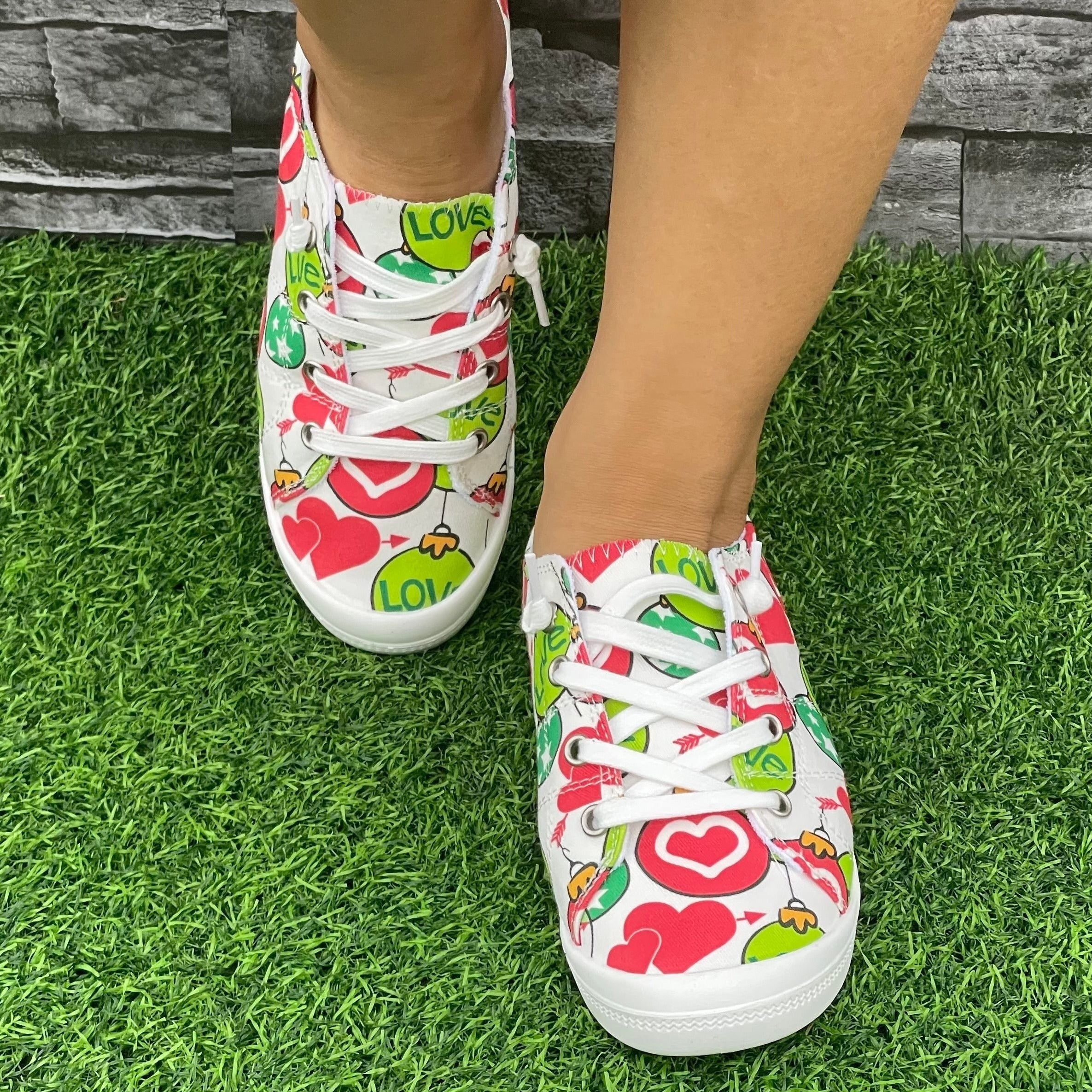 Women's Colorful Love Heart Pattern Skateboard Shoes