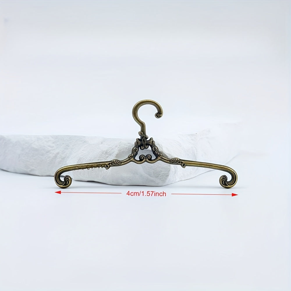 10pcs Mini Dollhouse Metal Hangers Vintage Metal Hangers Simulation Landscape Ph