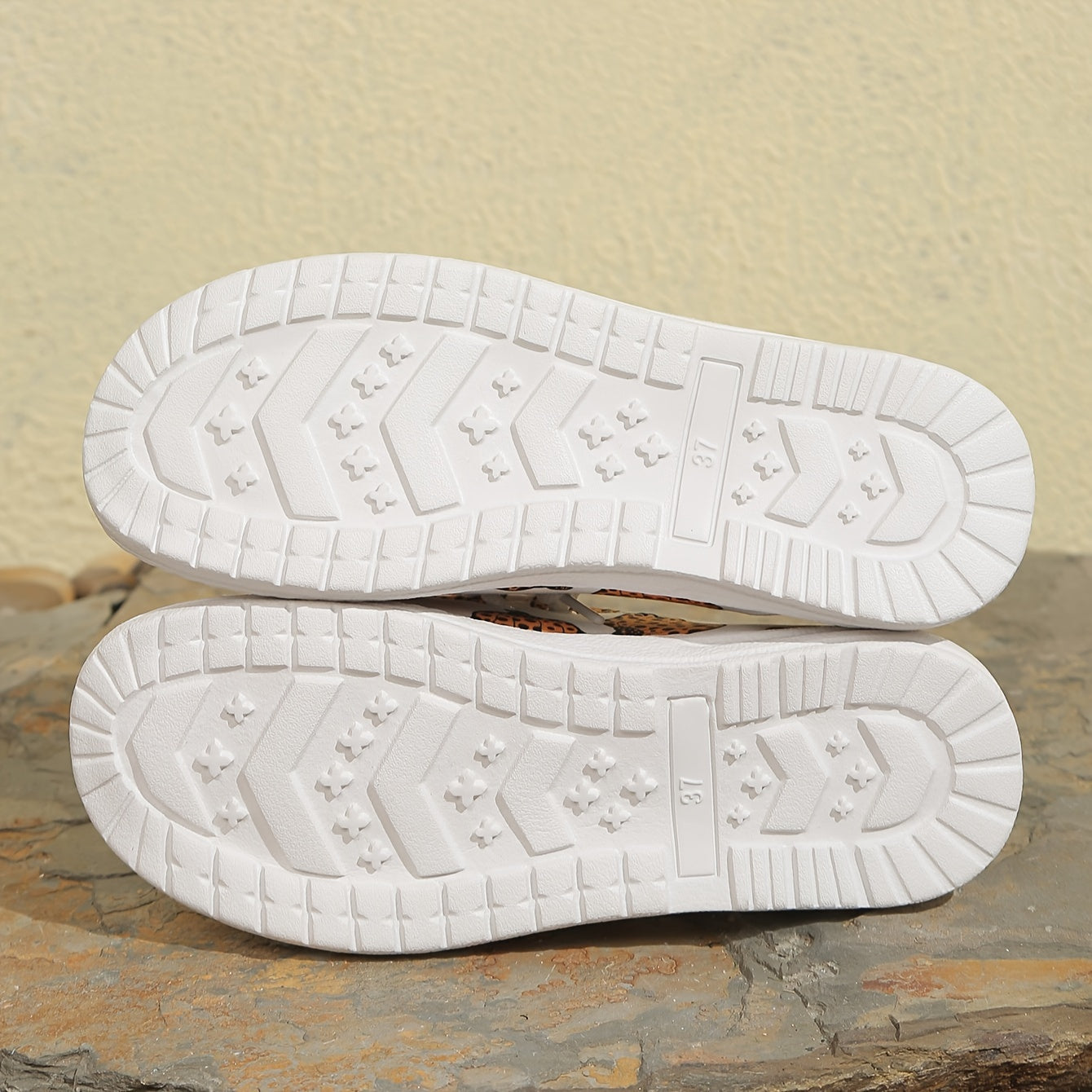 Women's Skate Shoes with Pumpkin Pattern, Flat Lace-up Canvas