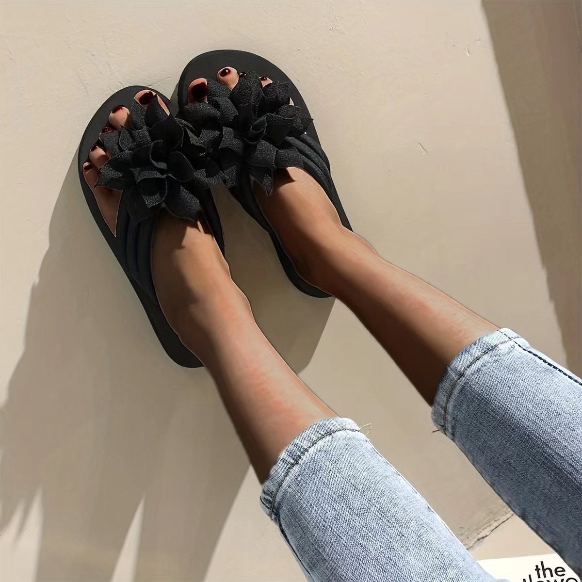 Women's Big Flower Decor Flip Flops Lightweight Beach Shoes