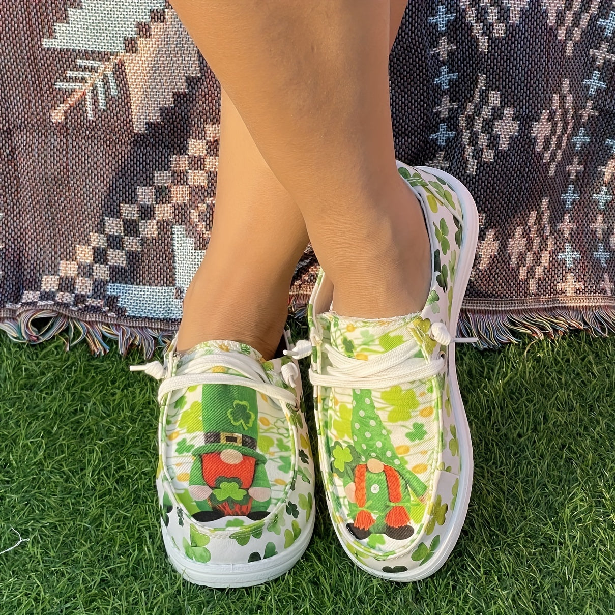 Flat Skate Shoes Four Leaf Clover Gnome Pattern Couple Shallow Mouth Casual Shoe
