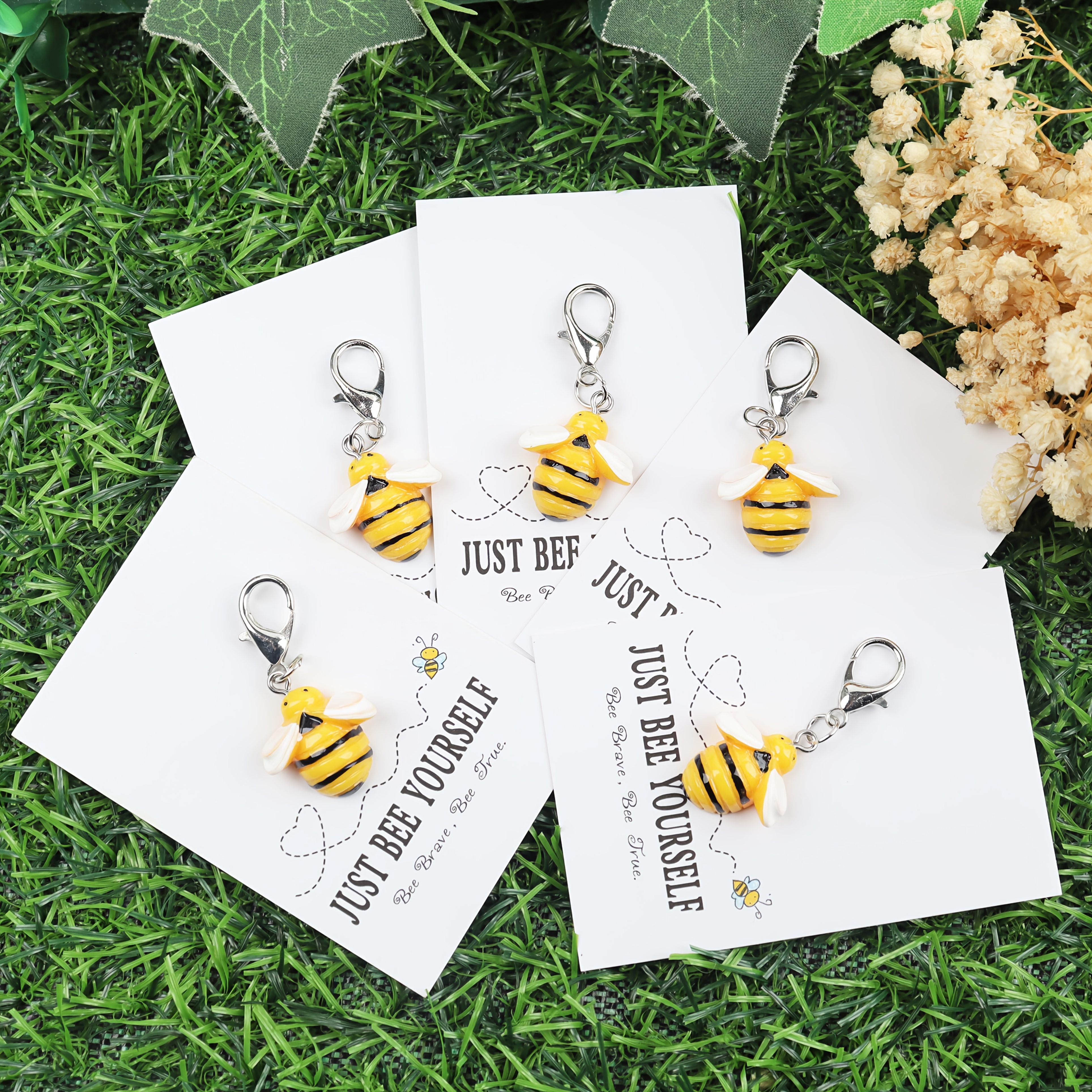 5pcs Cartoon Bee Keychains with Gift Cards - Ideal Gift for Friends