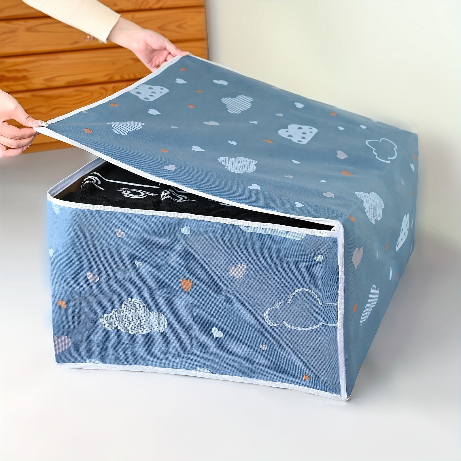 Large Capacity Quilt Organizer for Closet Space Optimization