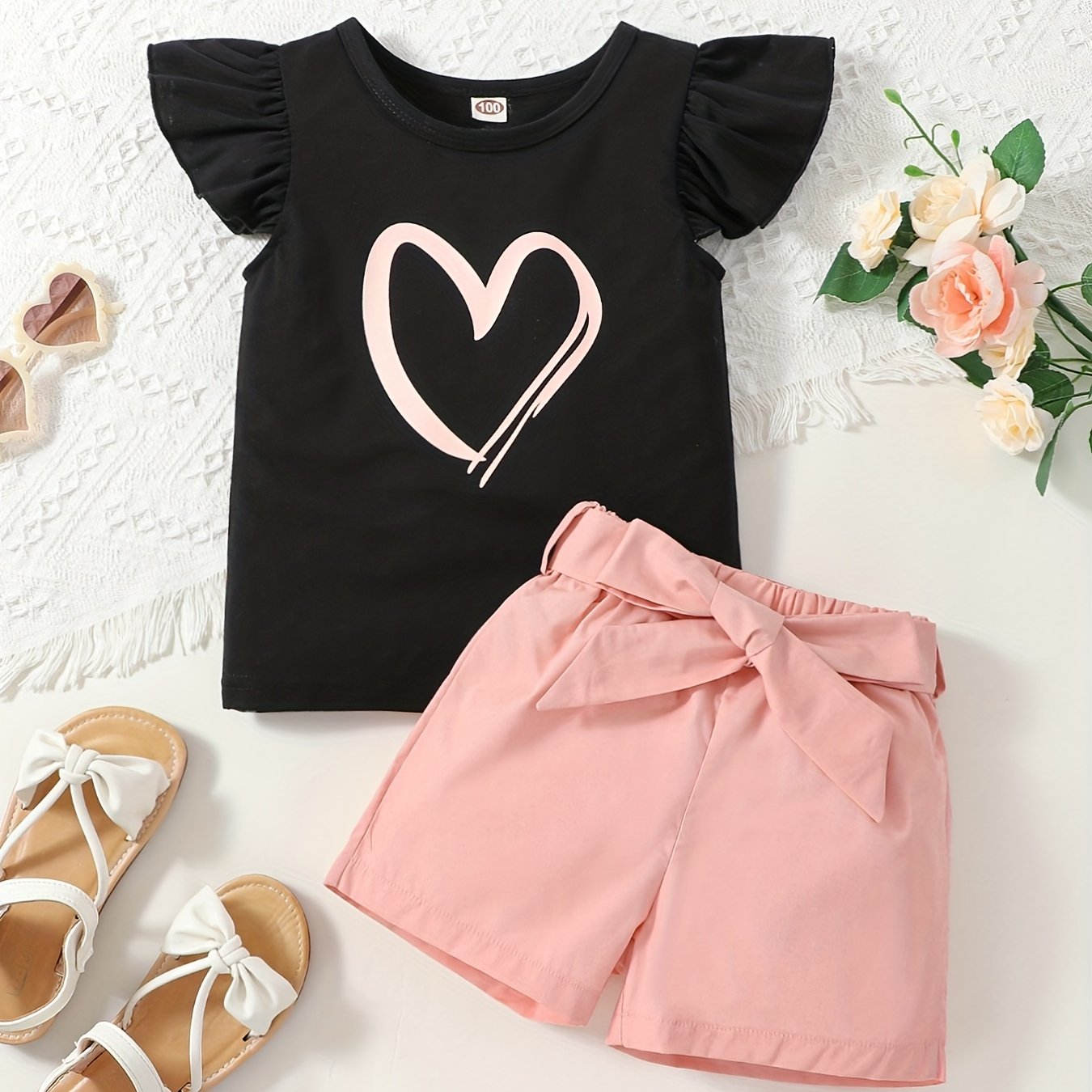 2pcs Toddler Girls Heart Graphic Ruffle Trim T Shirts & Belted Shorts Set
