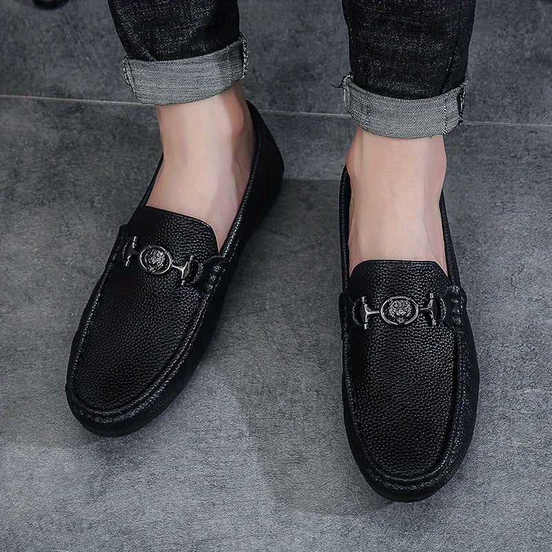 Men's Metallic Decor Moc Toe Loafer Shoes