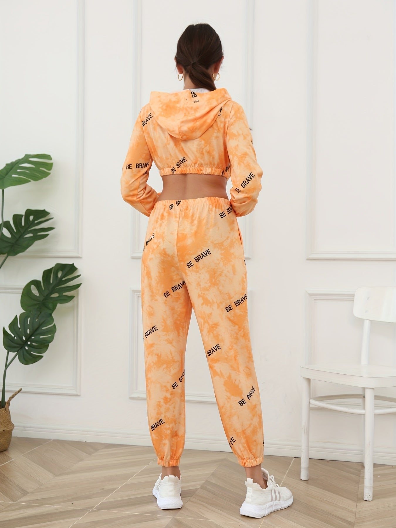 2pcs Sports Letter Graphic Hooded Crop Top & Pants Set Women's Activewear