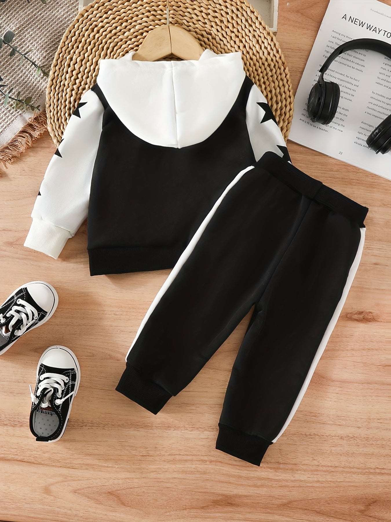 2pcs Baby Hooded Sweatshirt & Pants Sports Set
