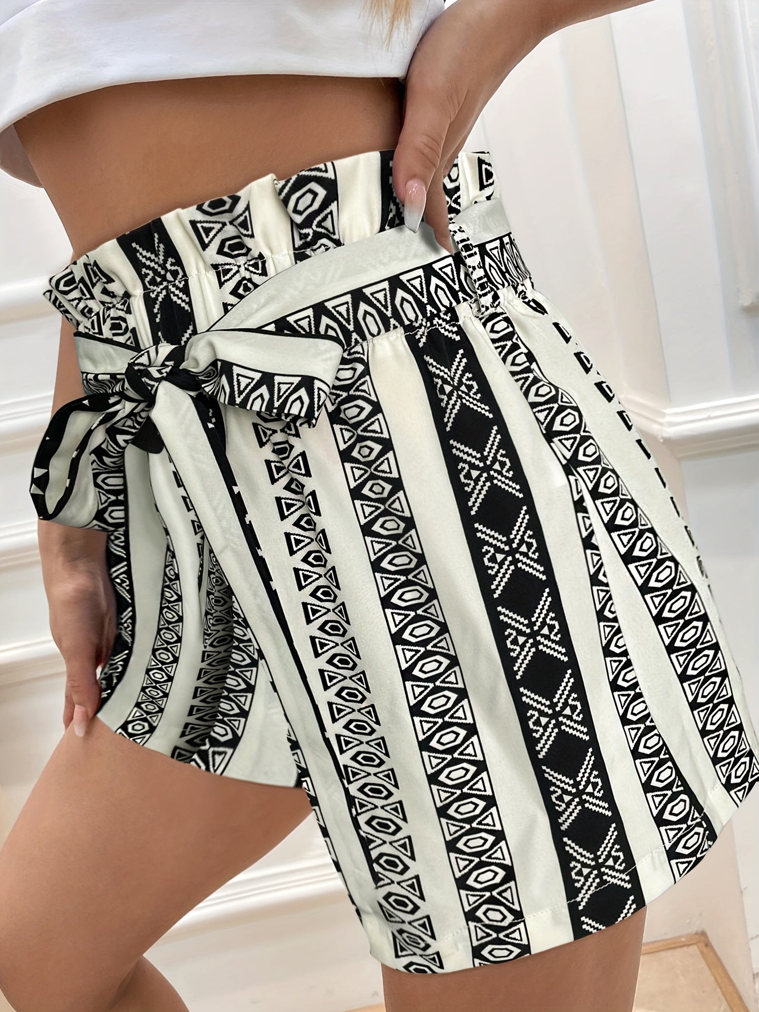 Geo Print Belted Shorts for Women