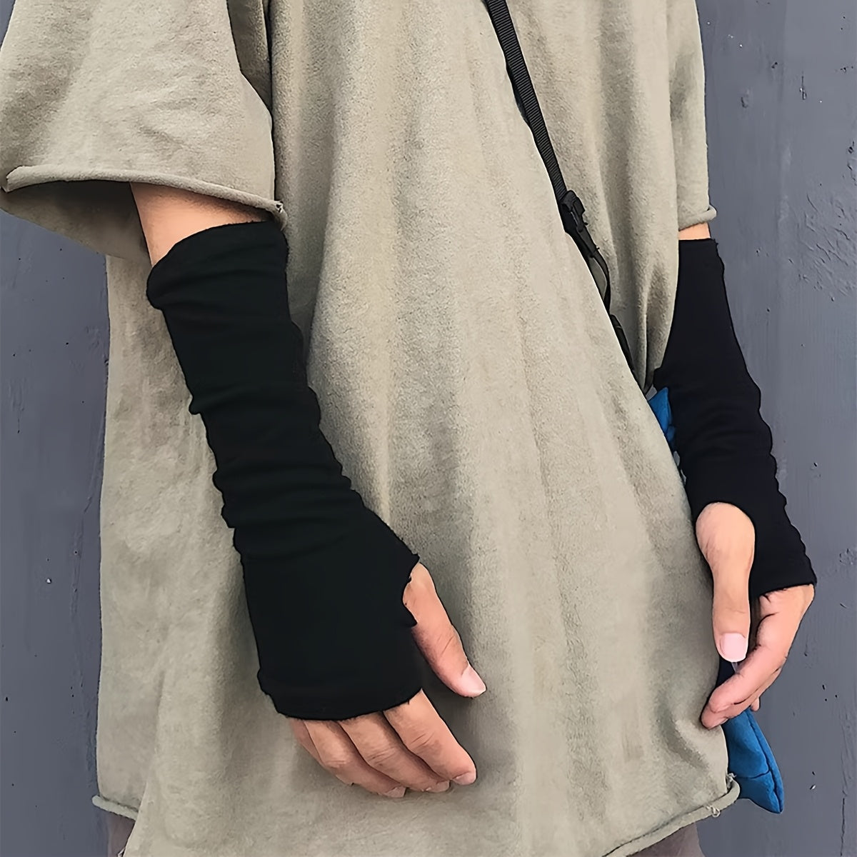 2 Pairs Unisex Long Arm Sleeves Fingerless Gloves for Warmth & Sun Protection