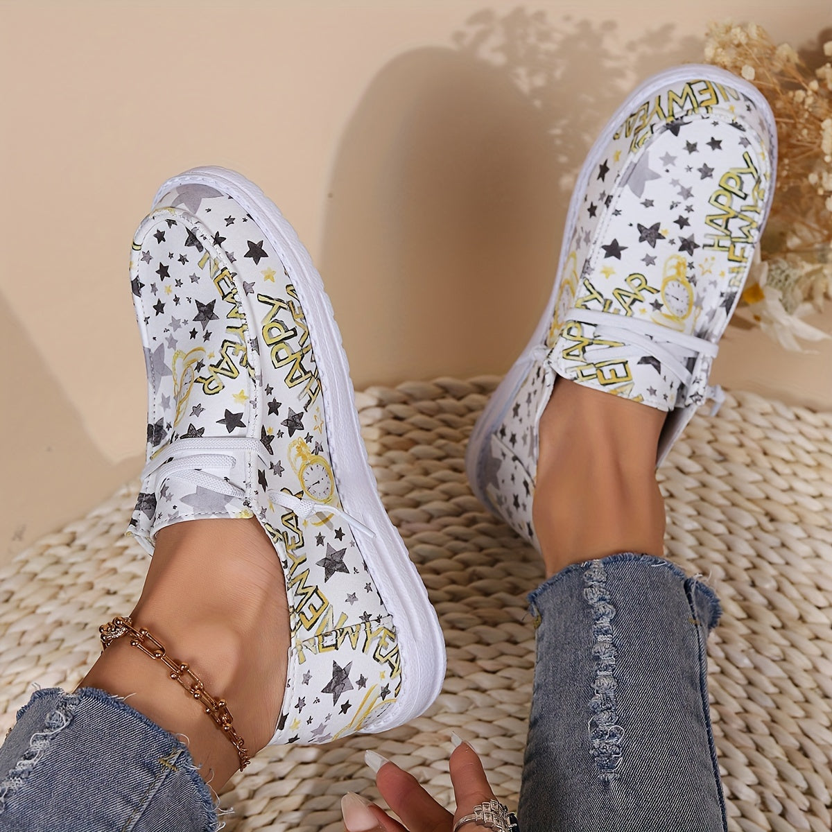 Women's Skate Shoes with Star & Year Letter Pattern, Lightweight Lace-Up Canvas