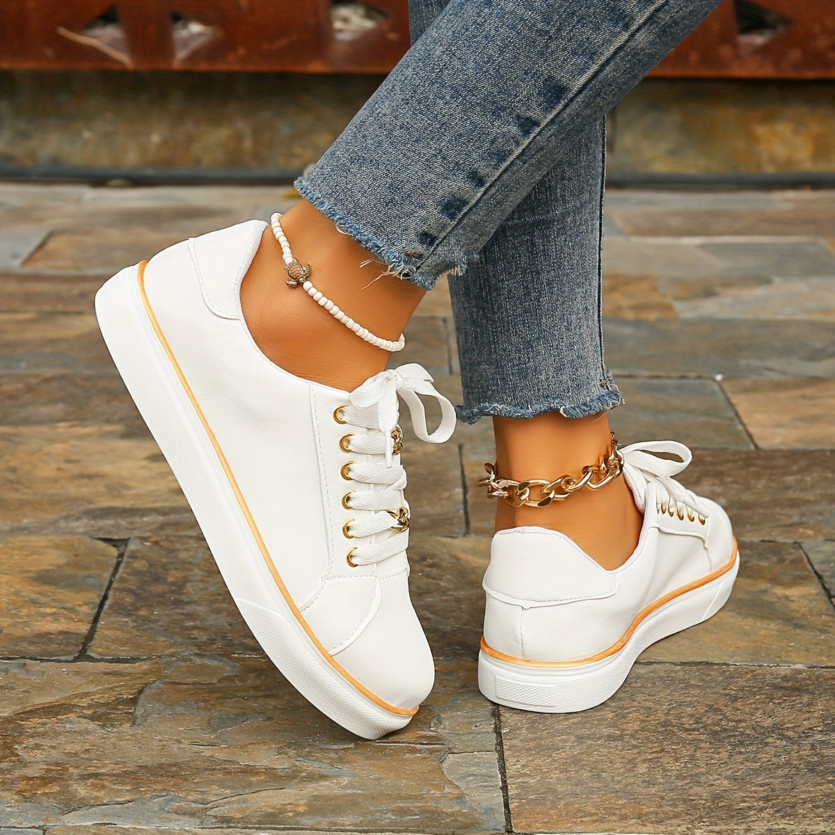Chain Decor Round Toe Low Versatile Sneakers