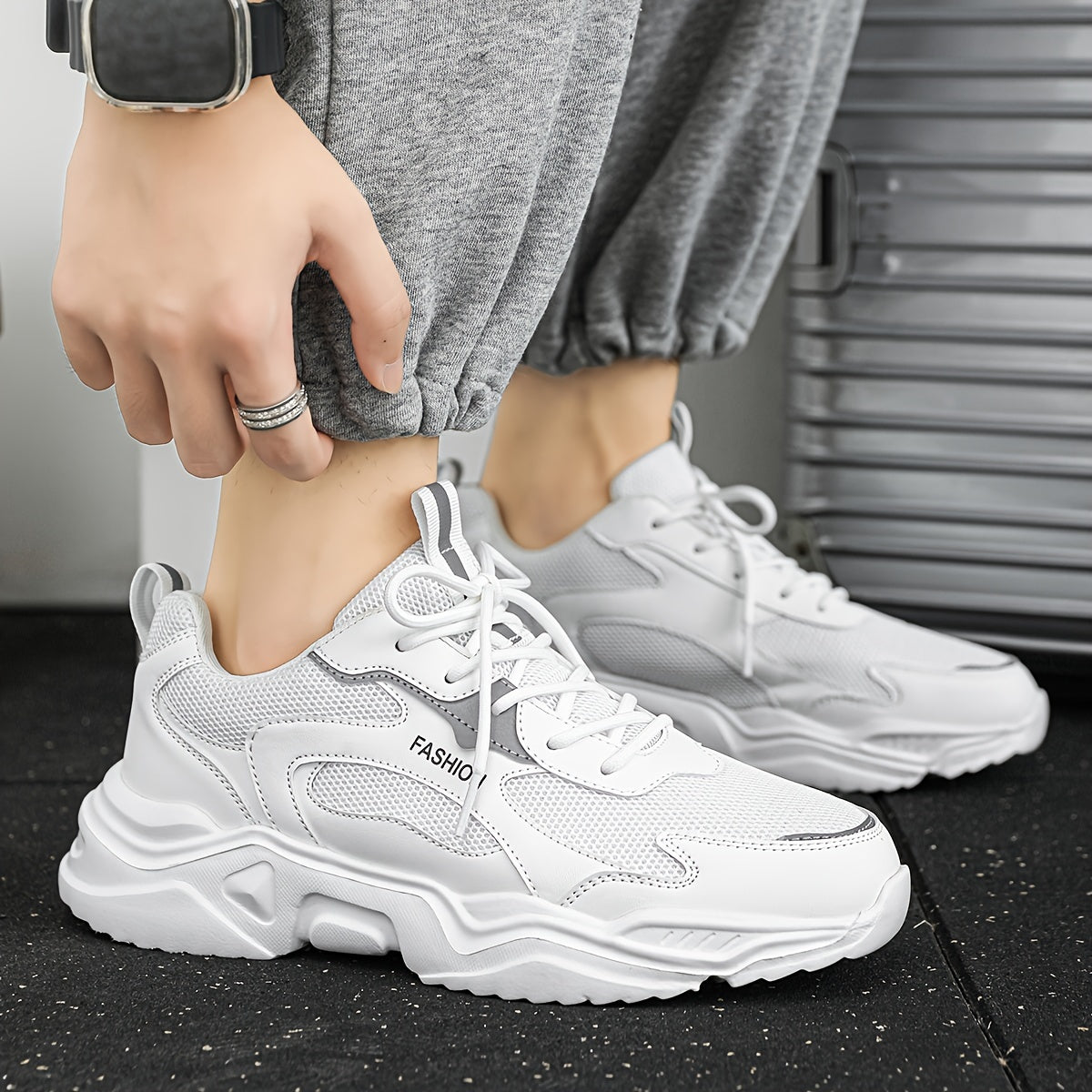Men's Reflective Chunky Shoes Non Slip Lace Up Sneakers For Outdoor Activities