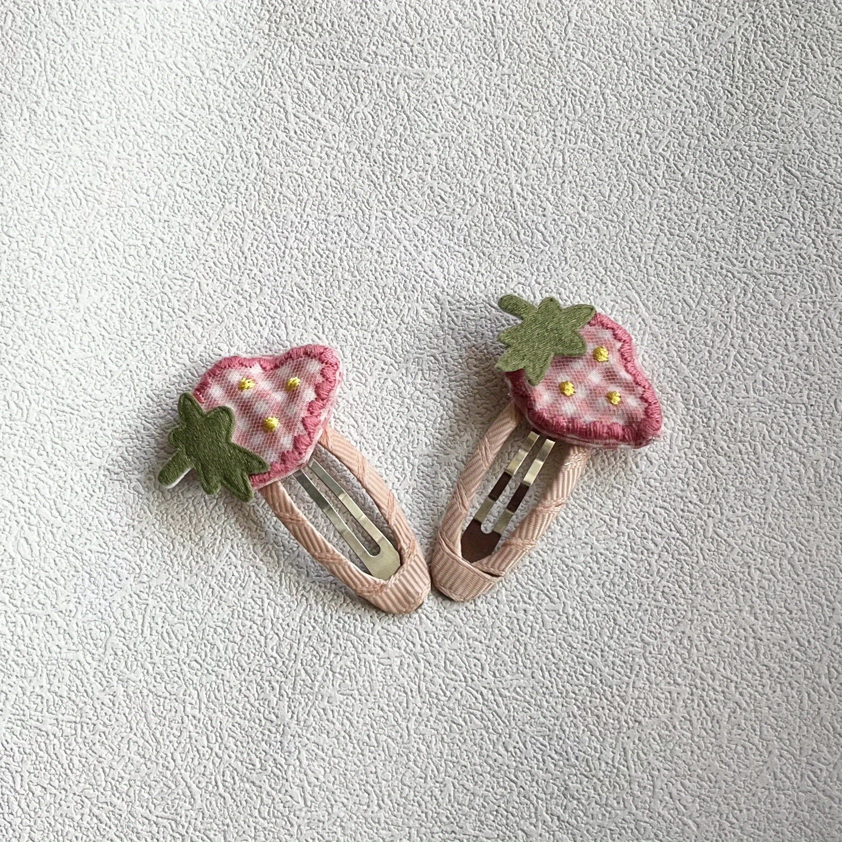 2pcs Girls Pink Strawberry Hairpins Sweet Hair Accessories