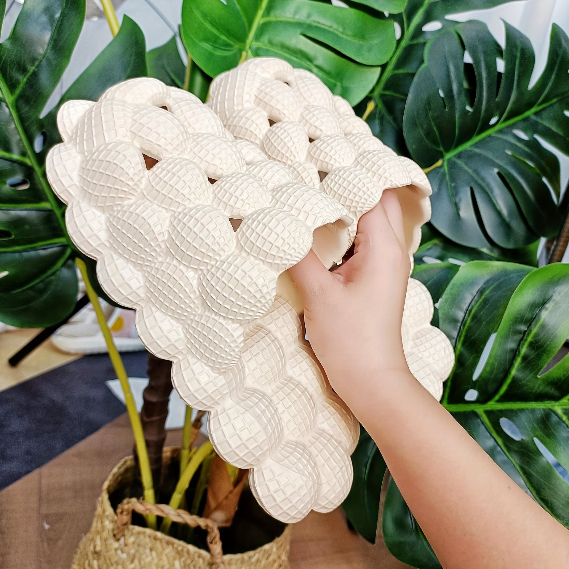 Women's Bubble Clogs Closed Toe Non Slip Massage Shoes