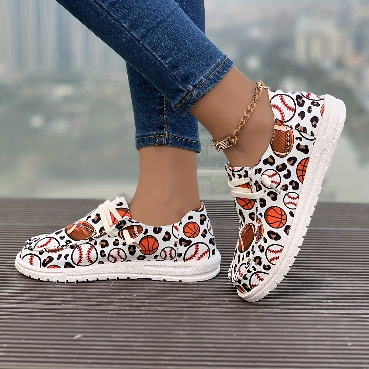 Women's Skate Shoes with Sports Pattern Design Lace up Flat Sneakers