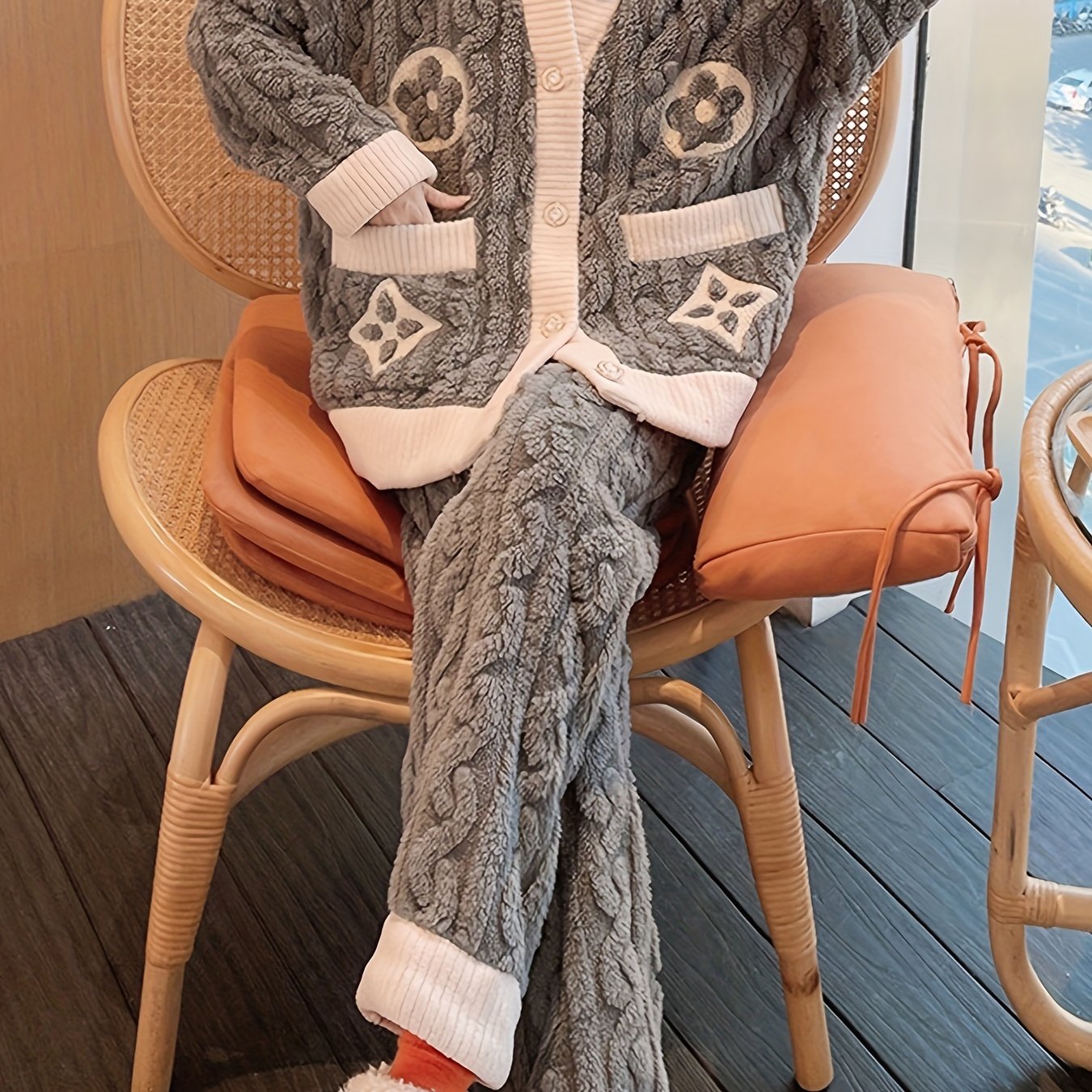 Floral Print Fuzzy Pajama Set Long Sleeve Top & Pants Women's Sleepwear