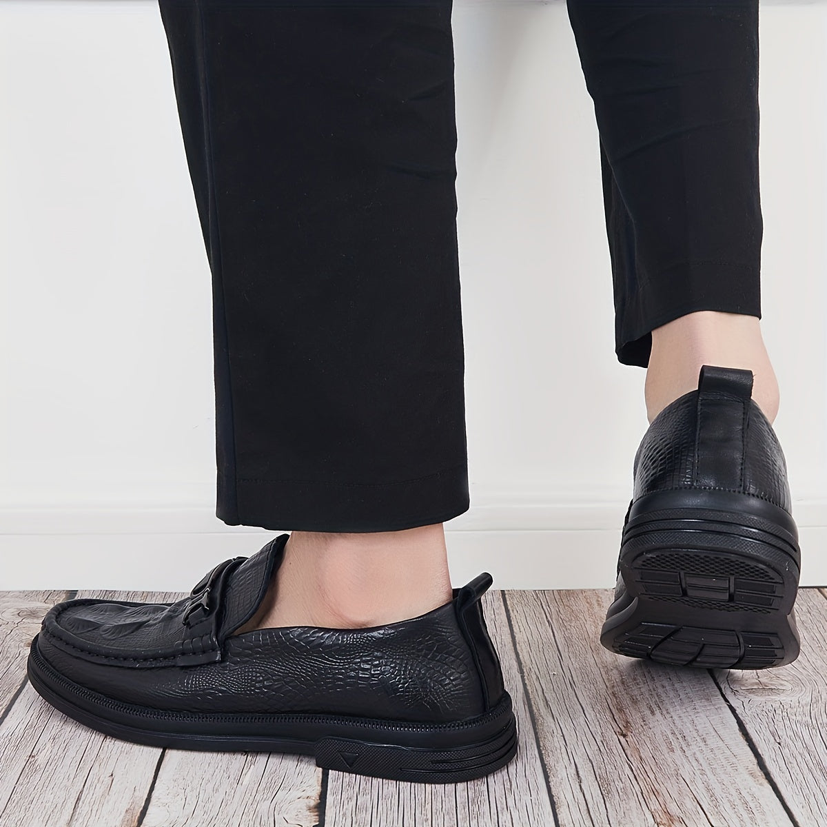Men's Crocodile Print Loafers Metal Decor Slip-On Shoes