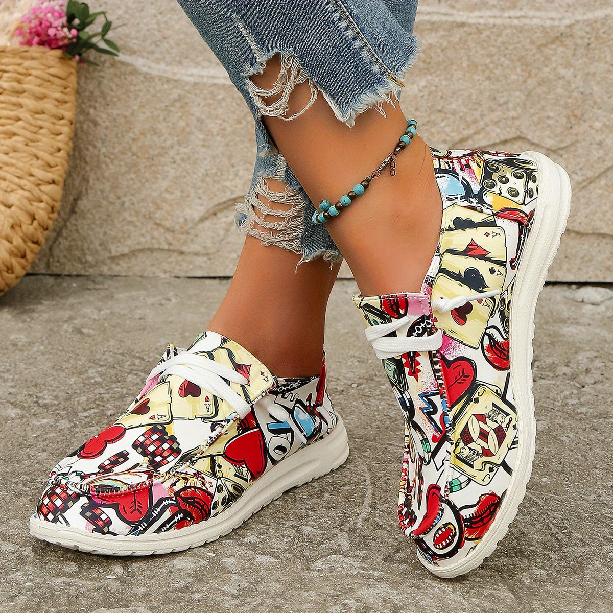 Women's Graffiti Pattern Slip On Canvas Shoes