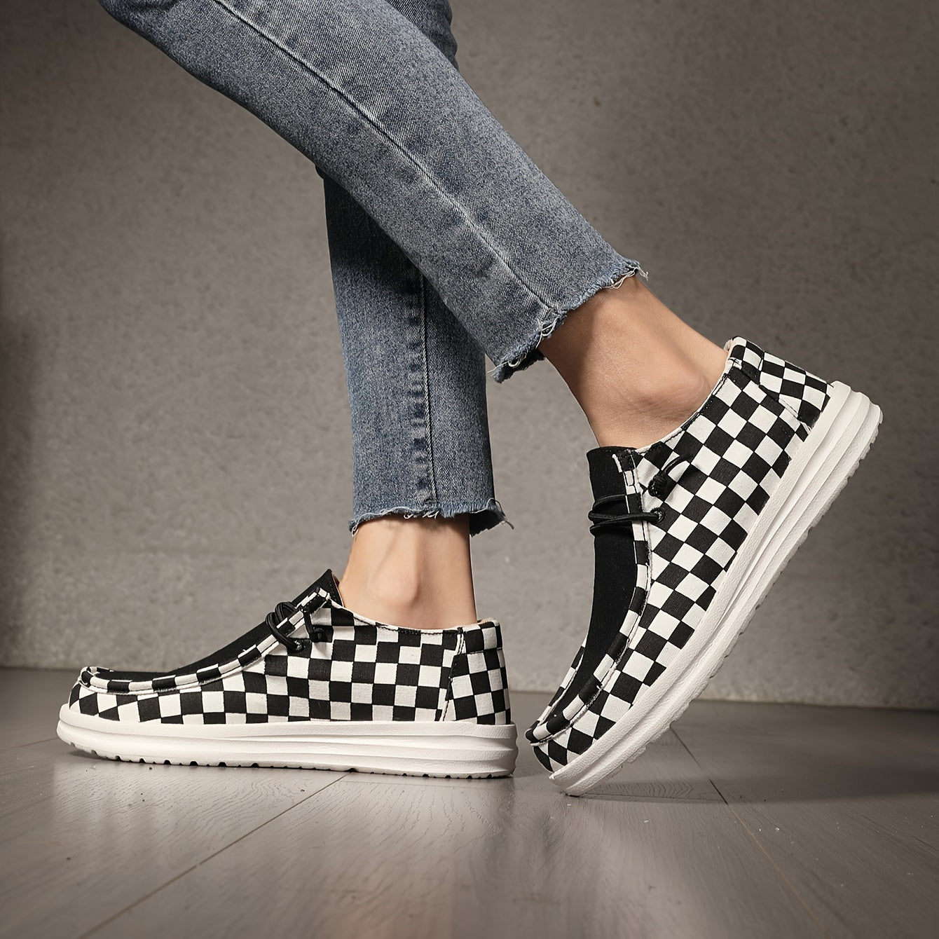Checked Pattern Canvas Skateboard Shoes, Lace-Up, Lightweight