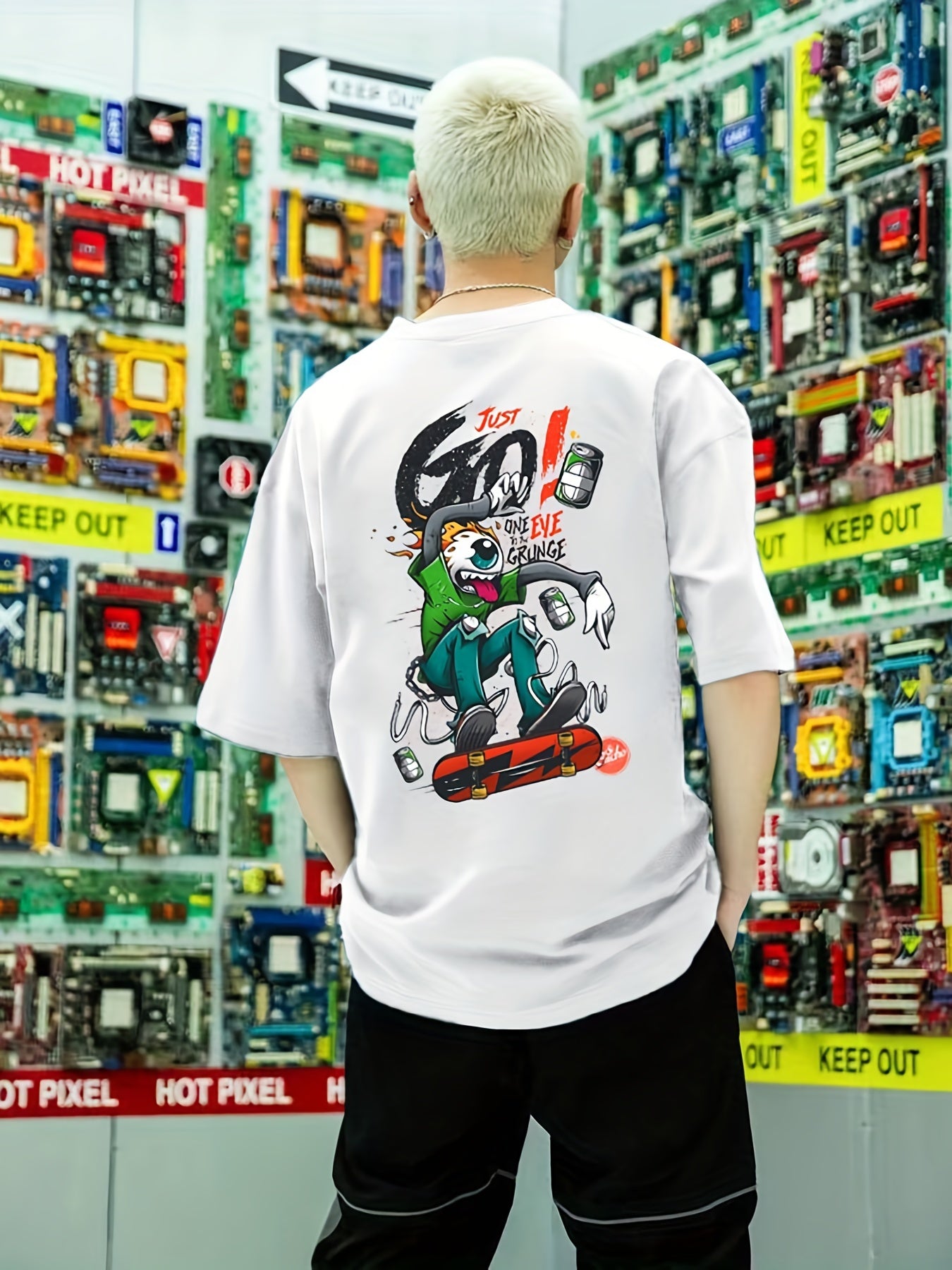 Cartoon Skater Print Men's Graphic T-shirt for Summer