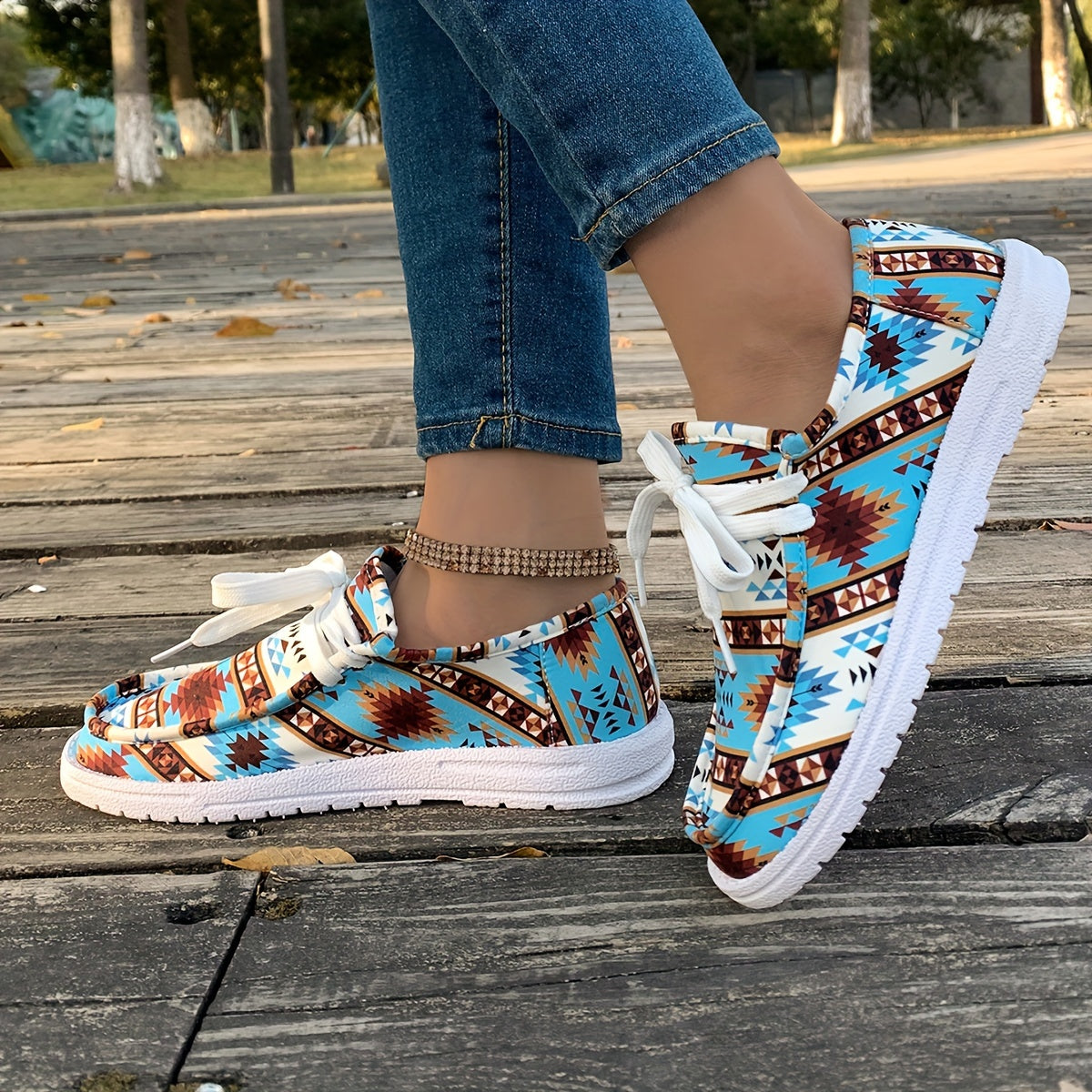 Women's Geometric Pattern Skate Shoes Lace up Lightweight Flat