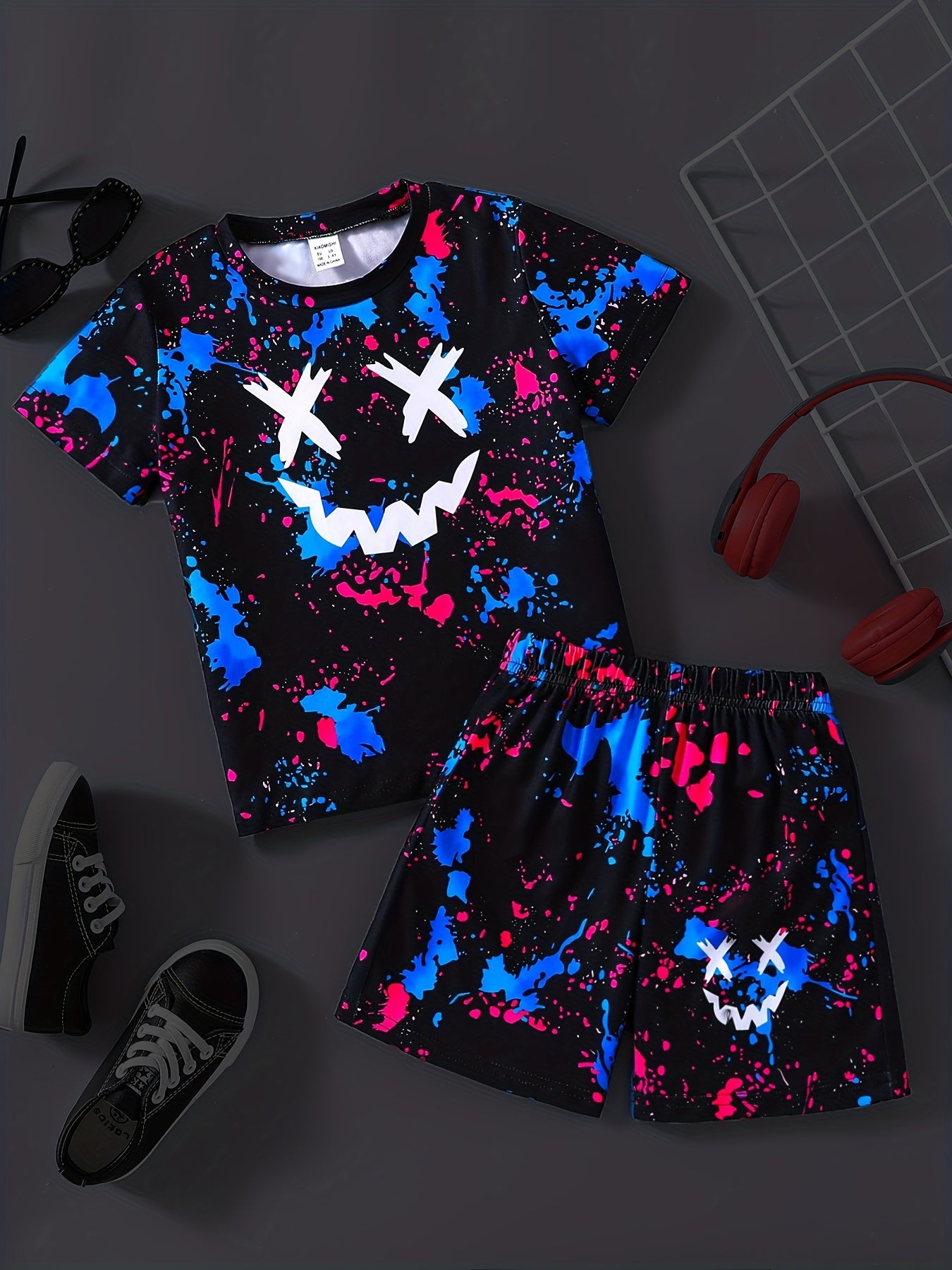 Boys Graffiti & Smile Face Print T-shirt & Shorts Set
