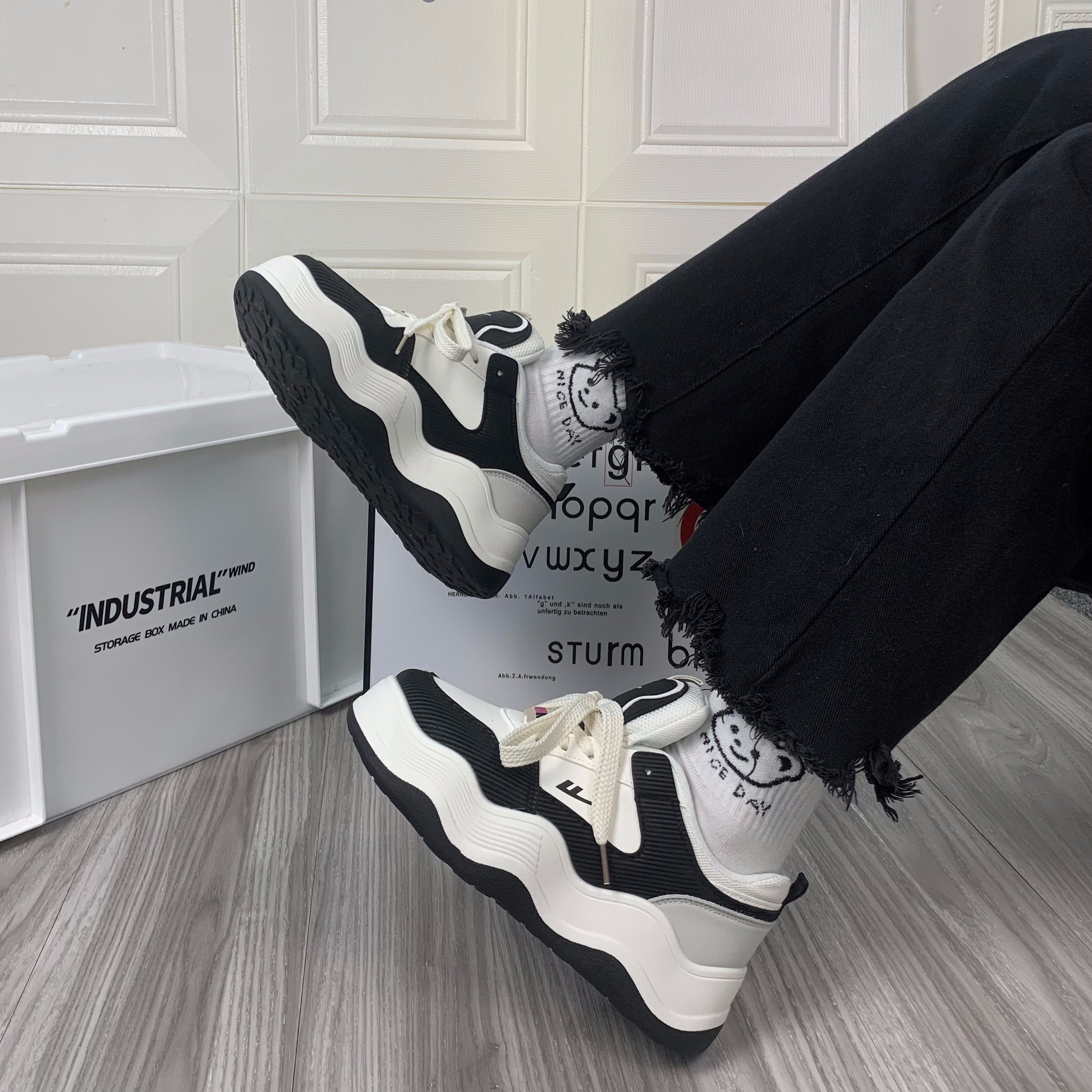 Women's Lace up Platform Skate Shoes Height Increased Sneakers