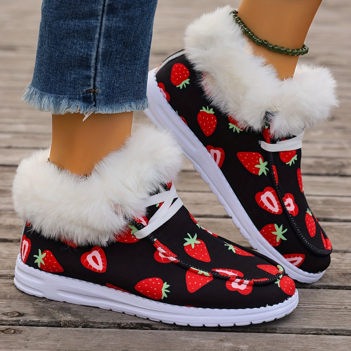 Women's Strawberry Print Non slip Sneakers Low Top Warm Sport Shoes