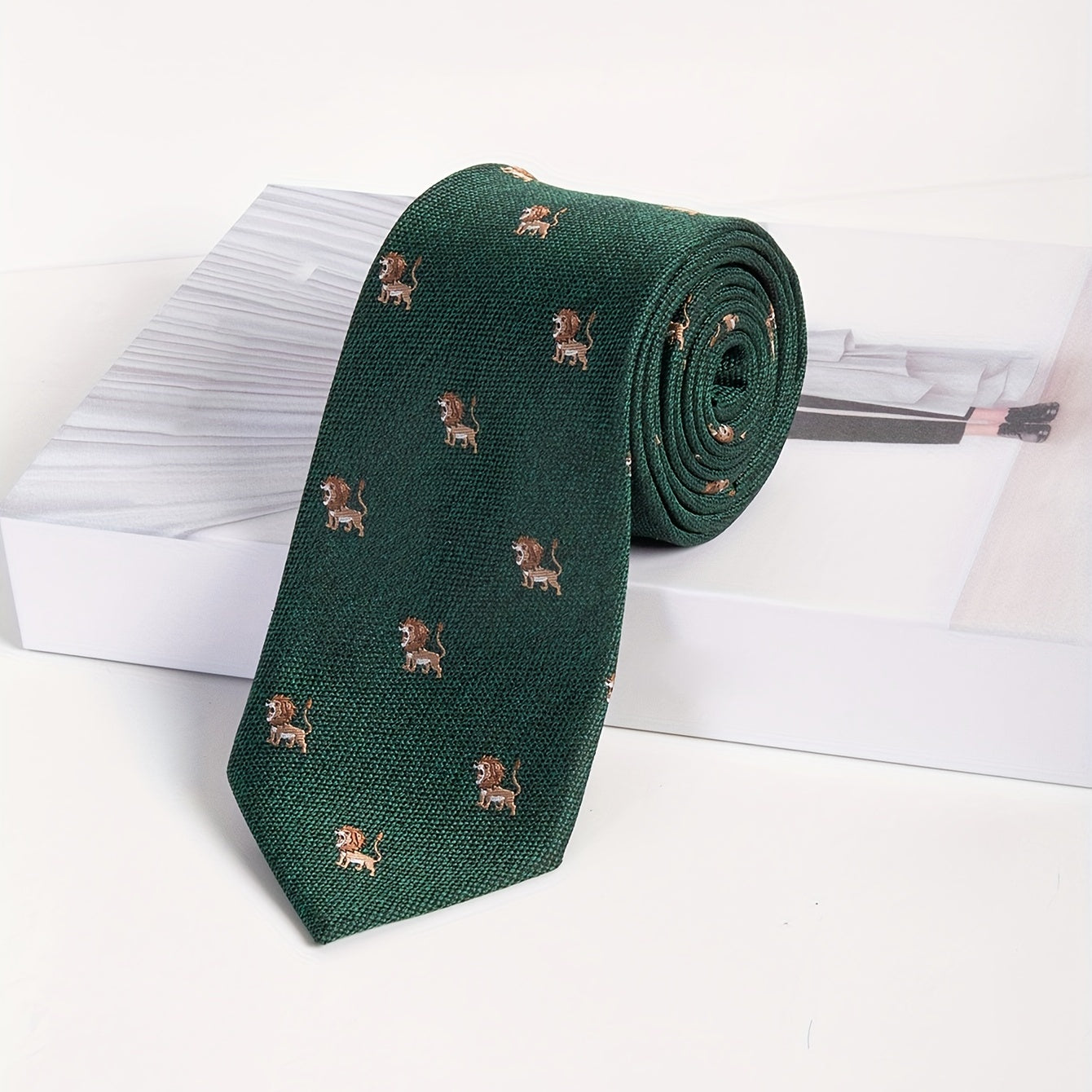 Men's Small Lion Pointed Neck Collar With Bow Tie
