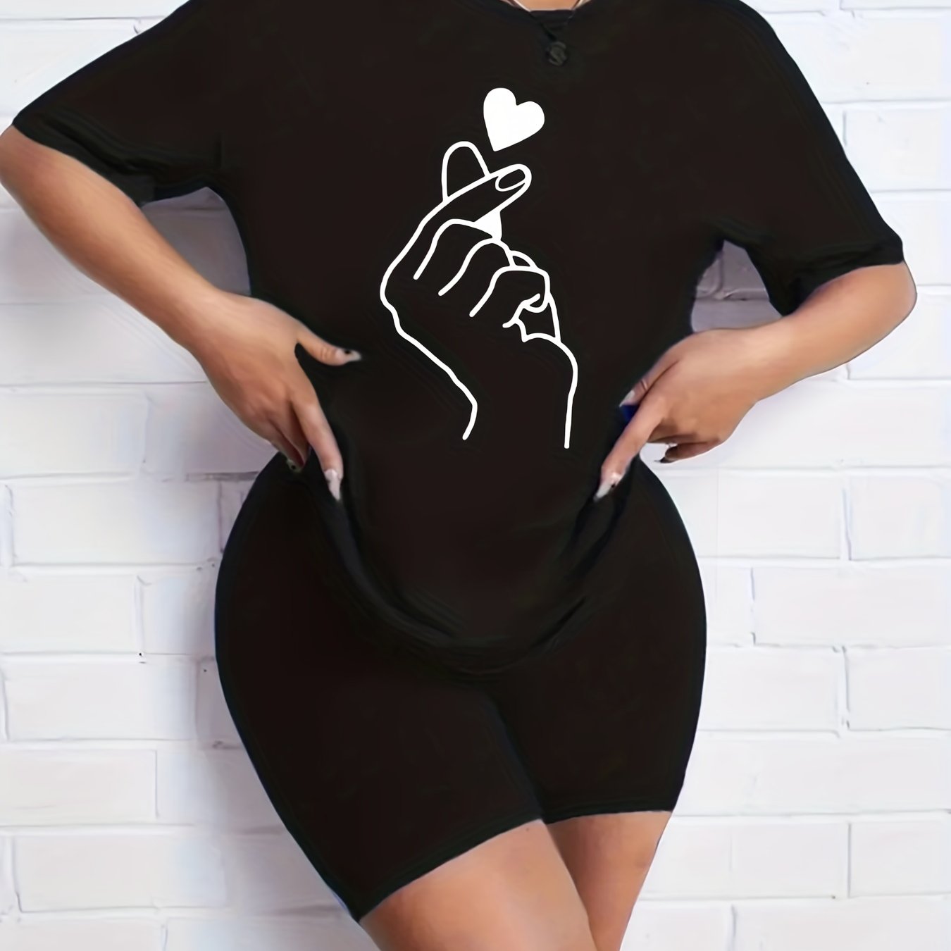 2pcs Heart Graphic T-shirts & Solid Shorts Summer Sports Set