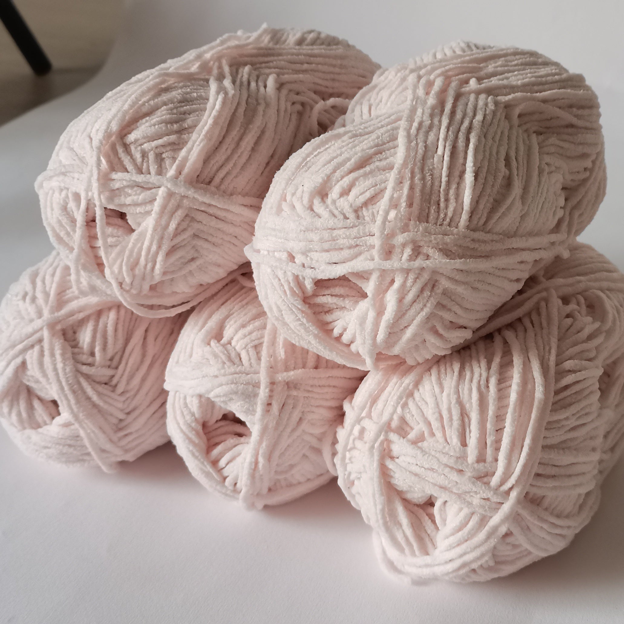 Chenille Handwoven Polyester Soft Yarn for Knitting Hats Bags Dolls 50g