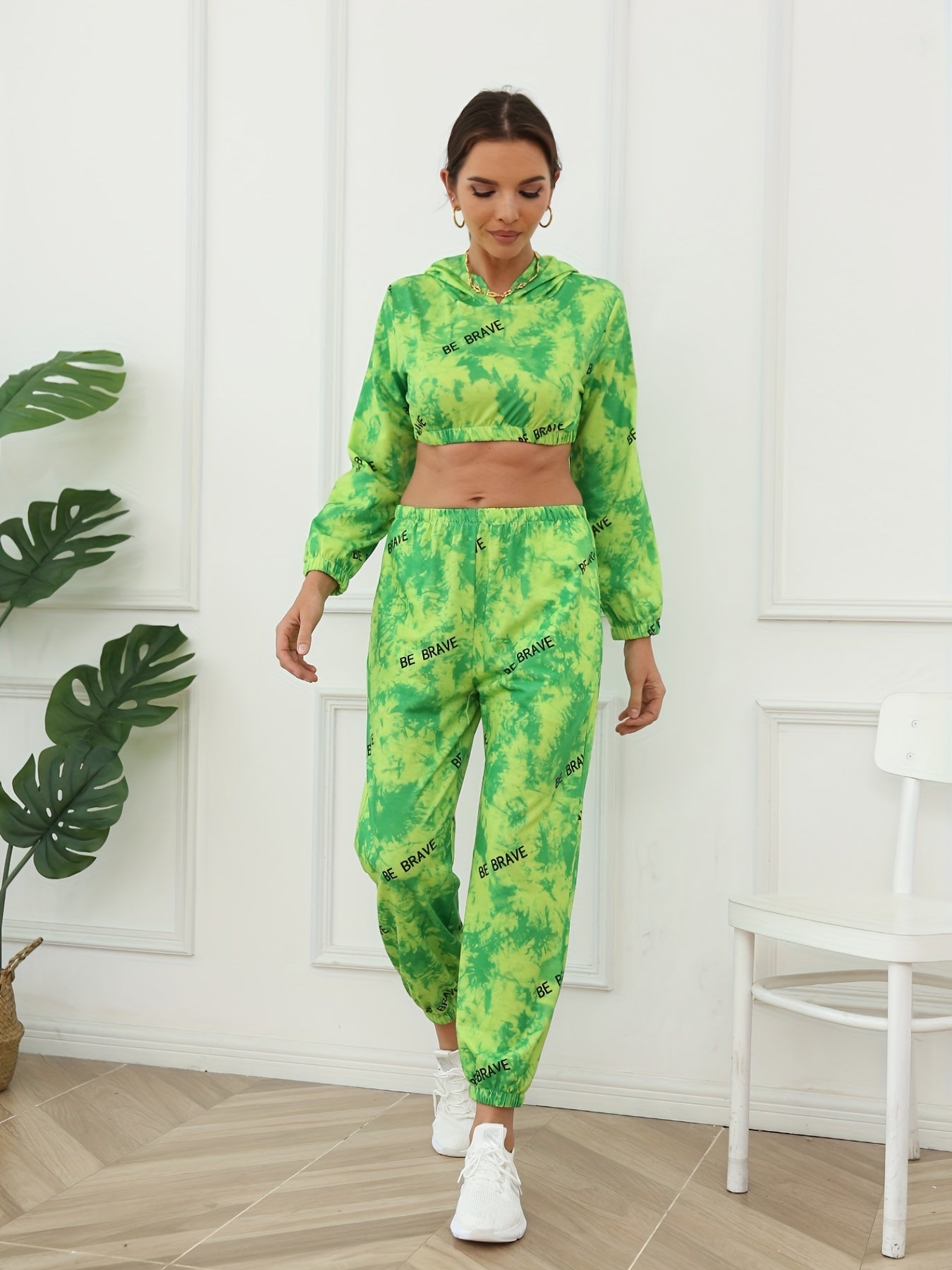 2pcs Sports Letter Graphic Hooded Crop Top & Pants Set Women's Activewear