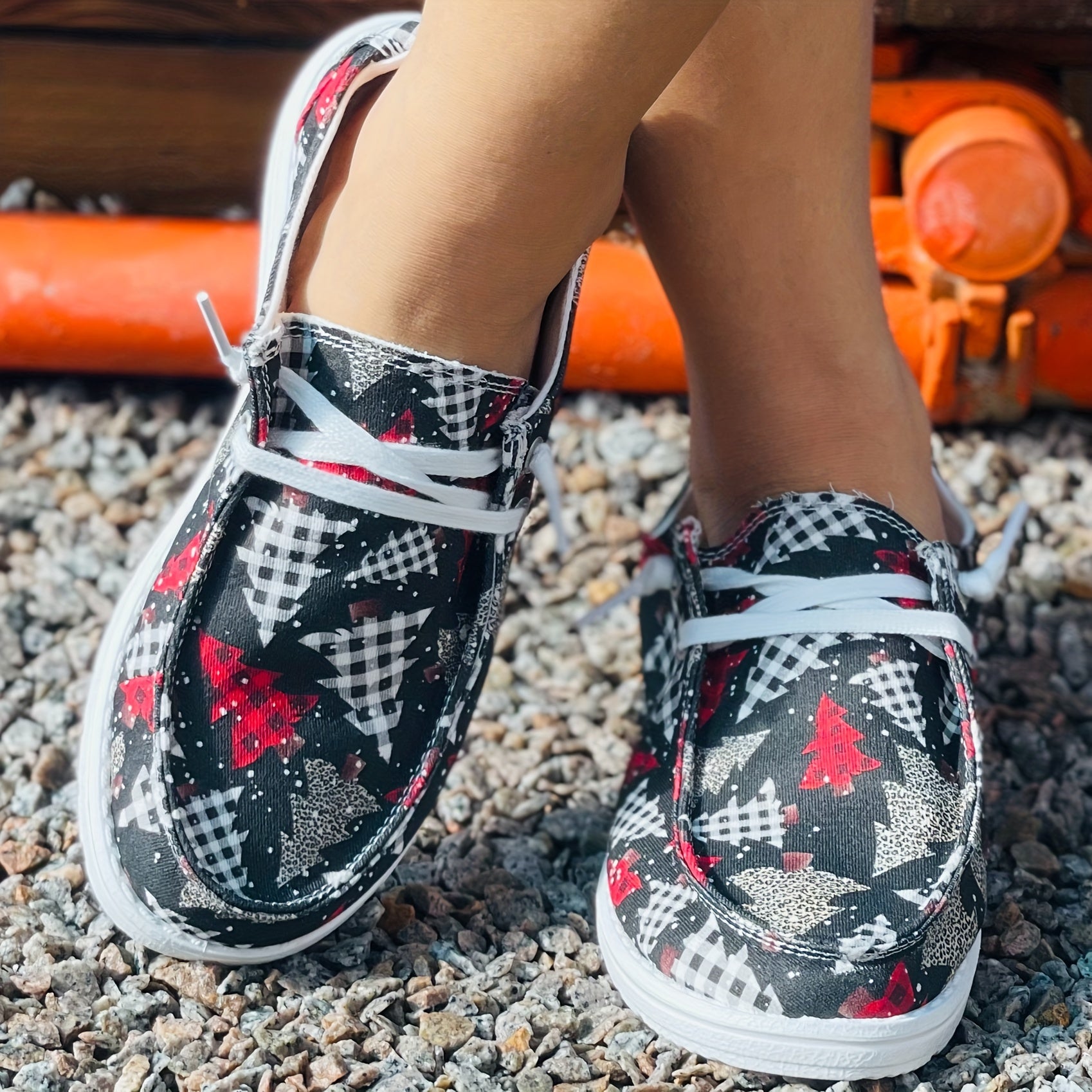 Women's Christmas Plaid Tree Print Skateboard Shoes Lightweight Low Top