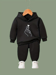Kids 2pcs Love Gesture Print Outfit Set Girl's Sporty Clothes
