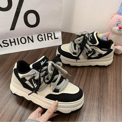 Women's Retro Lace up Skate Shoes Lightweight Platform Sneakers