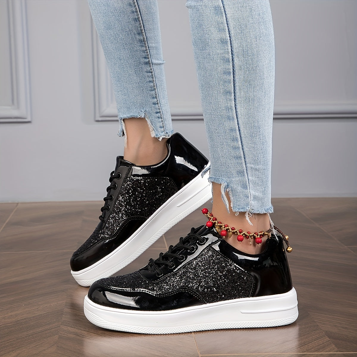 Sequins Decor Low Sneakers Round Toe Skate Shoes