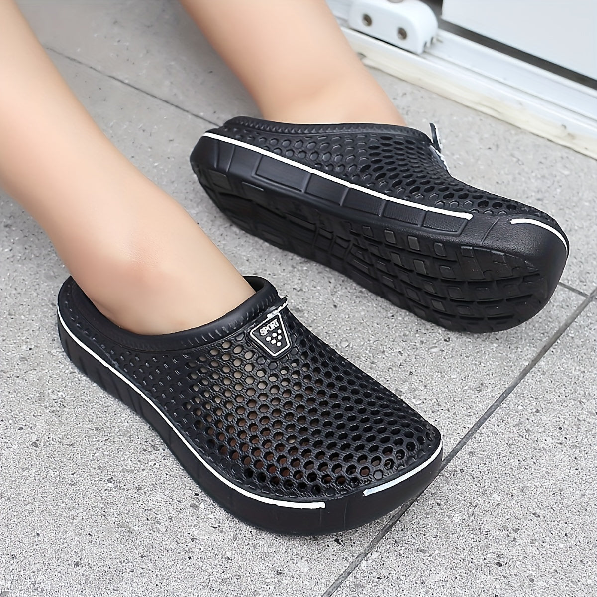 Men's Hollow Out Breathable Clogs Non Slip Outdoor Slippers