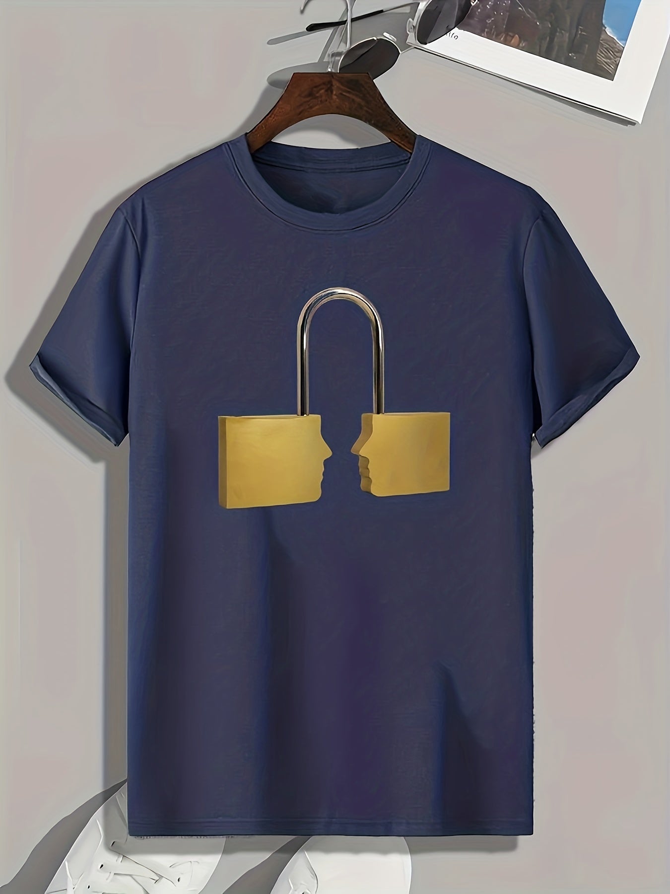 Lock Pattern Print Men's Sports T-shirt