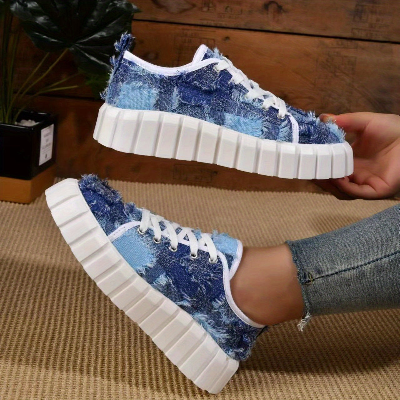 Women's Canvas Low Top Platform Sneakers Lace-Up Walking Shoes
