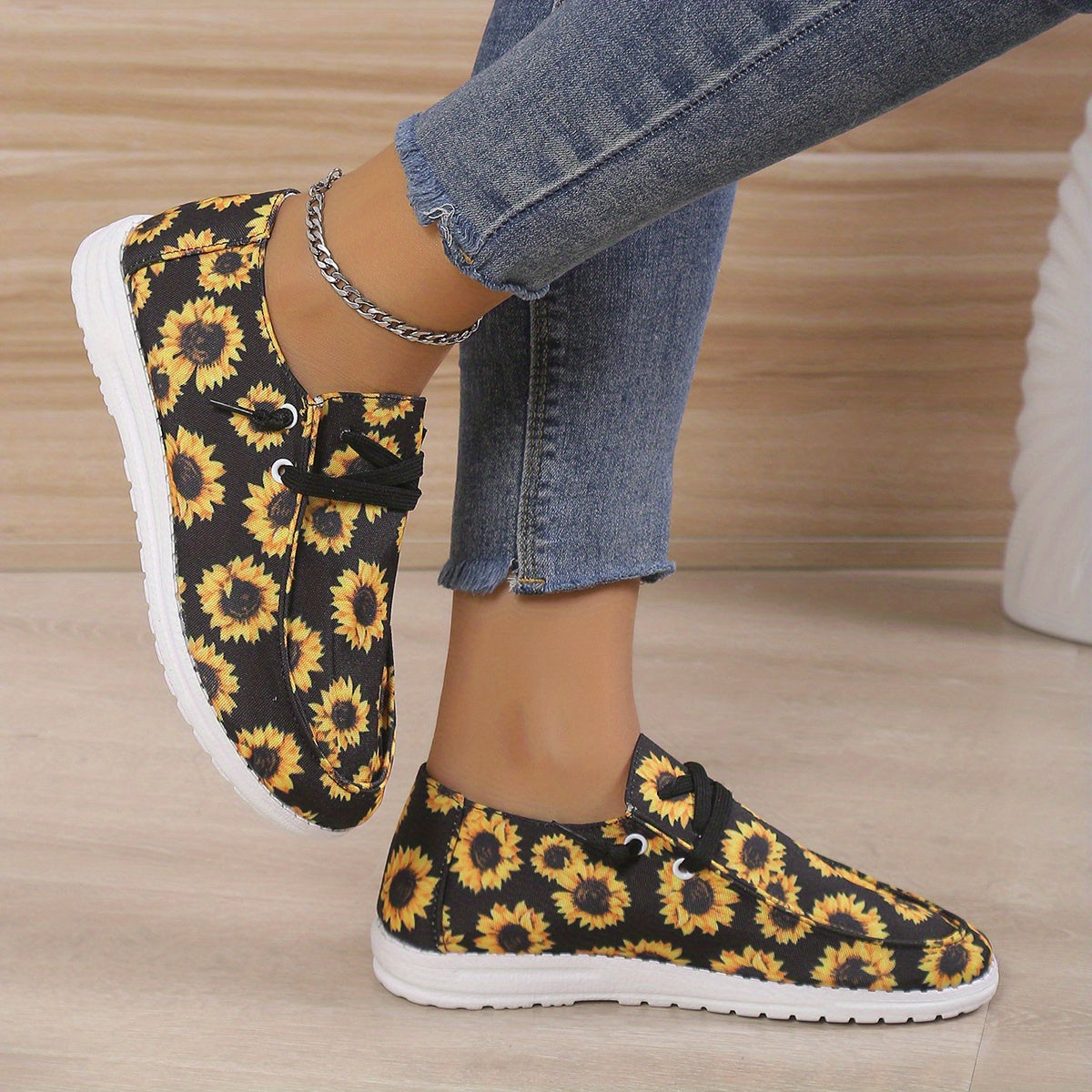 Women's Sun Flower Print Sneakers Low Top Lace Up Round Toe Casual Shoes