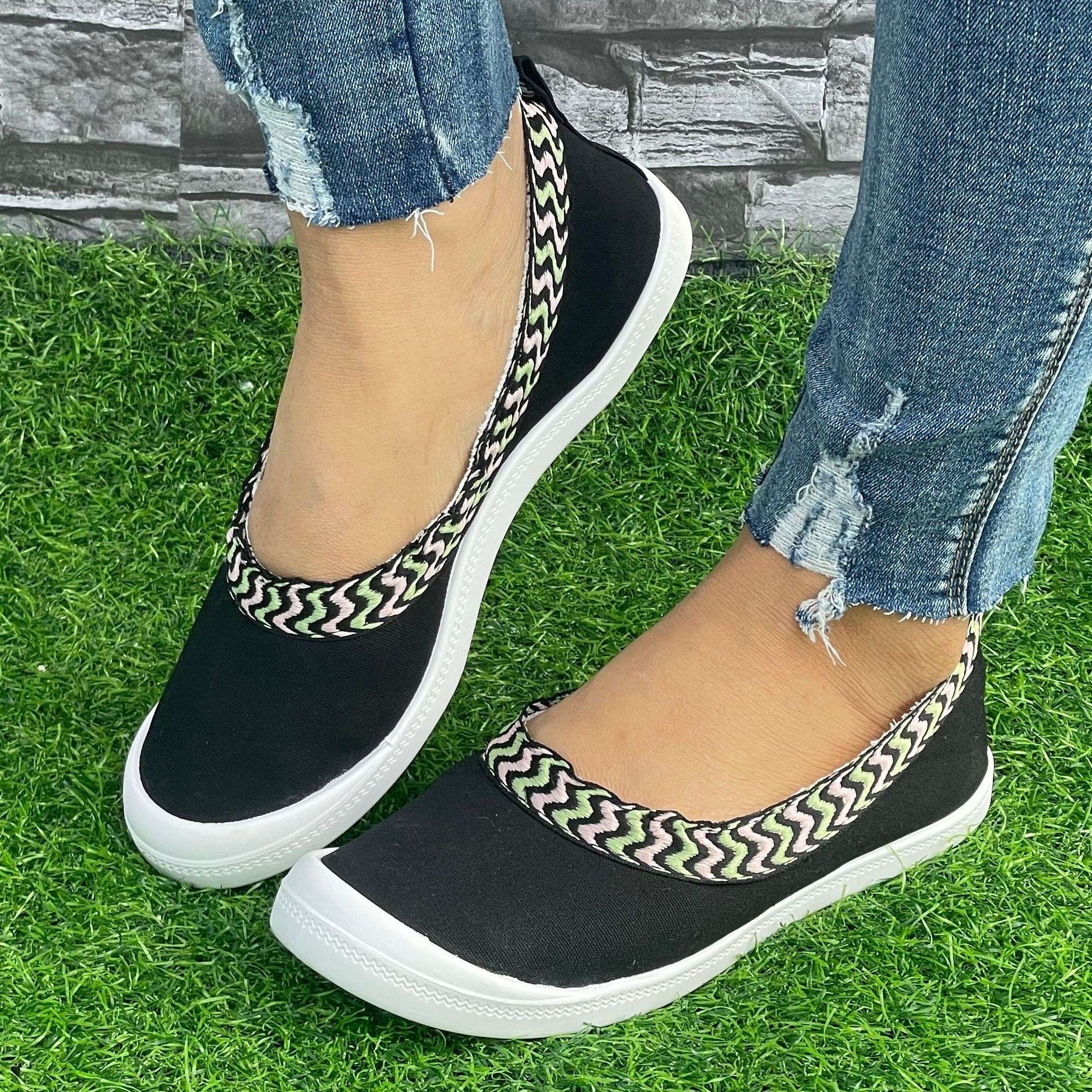 Women's Slip On Flat Shoes Lightweight Comfortable Walking Shoes