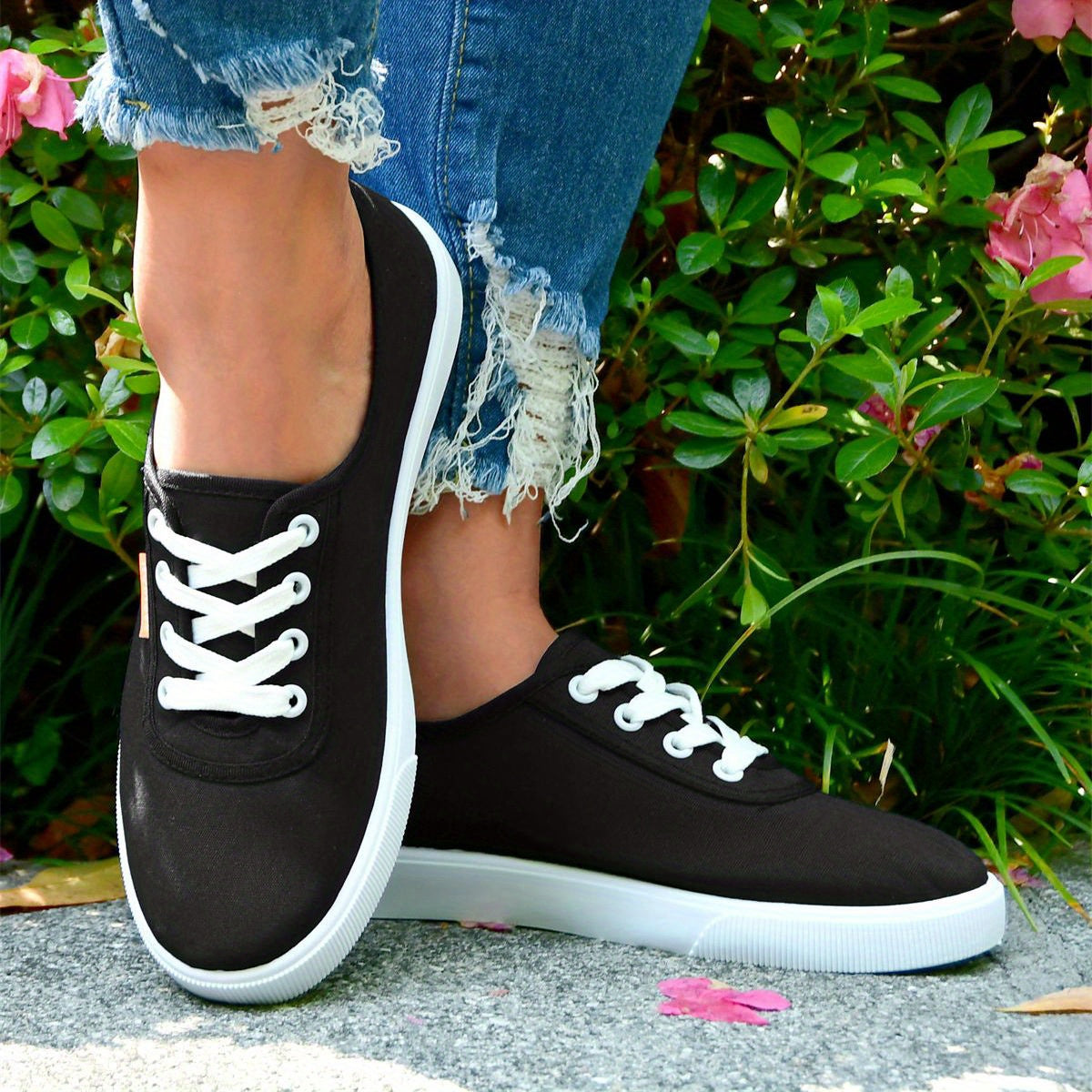 Women's Low Top Canvas Sneakers Lace Up Flat Shoes
