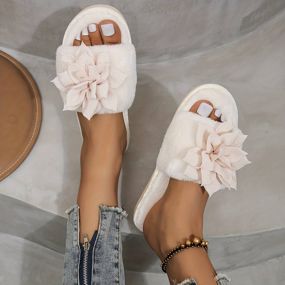 Women's Flower Decor Plush Slippers Lightweight Faux Fur Slip-Ons