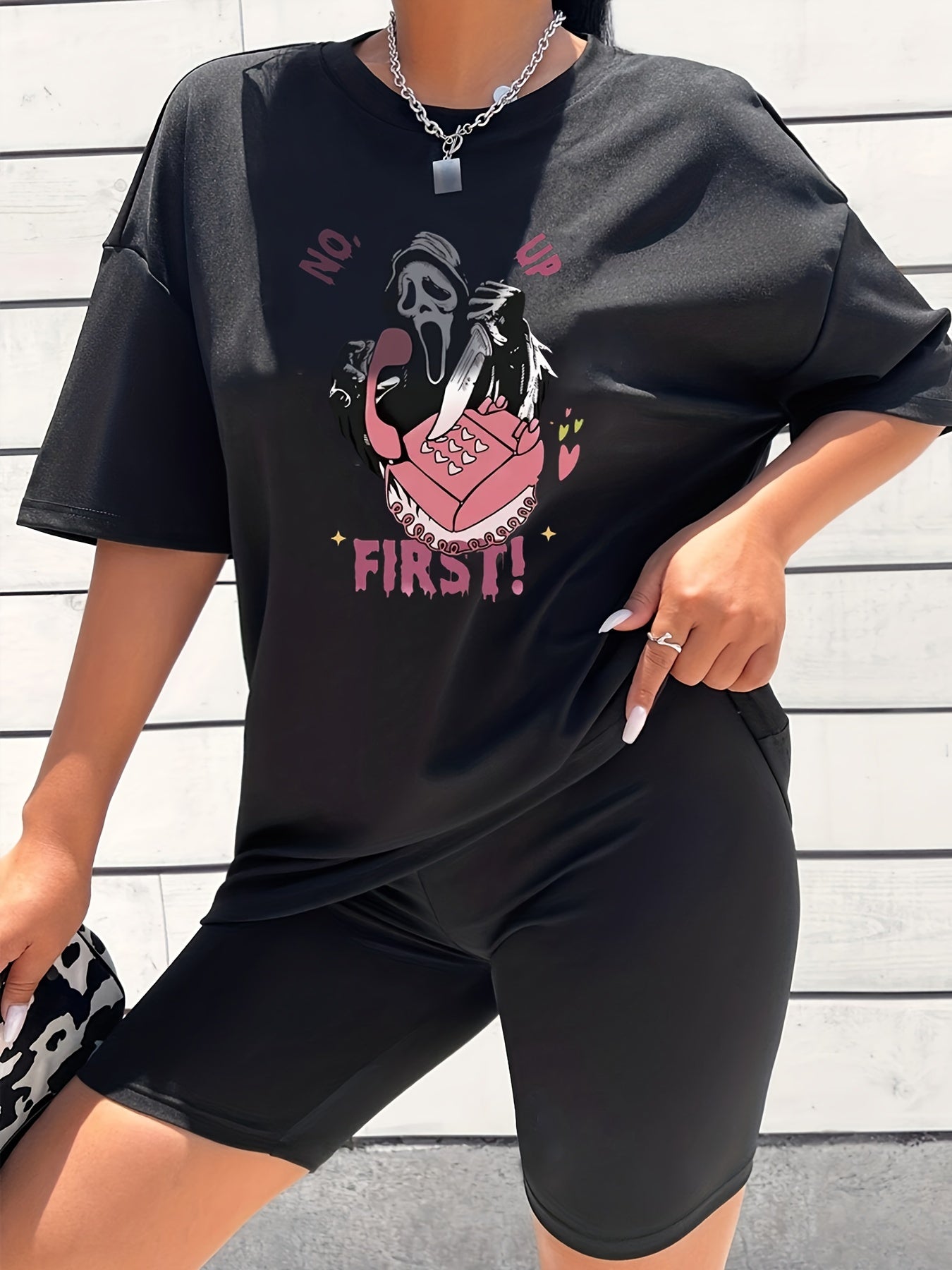 2pcs Halloween Ghost Graphic Crew Neck T shirt & Solid Shorts Women's Activewear